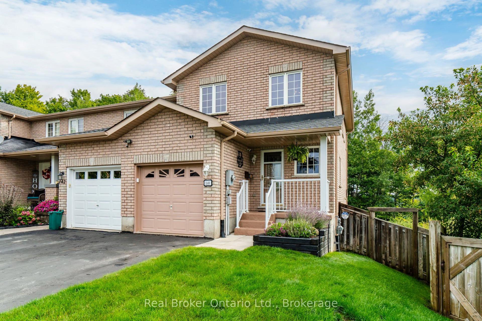 140 Southwinds Crescent, Midland — Townhouse for sale, photo 1
