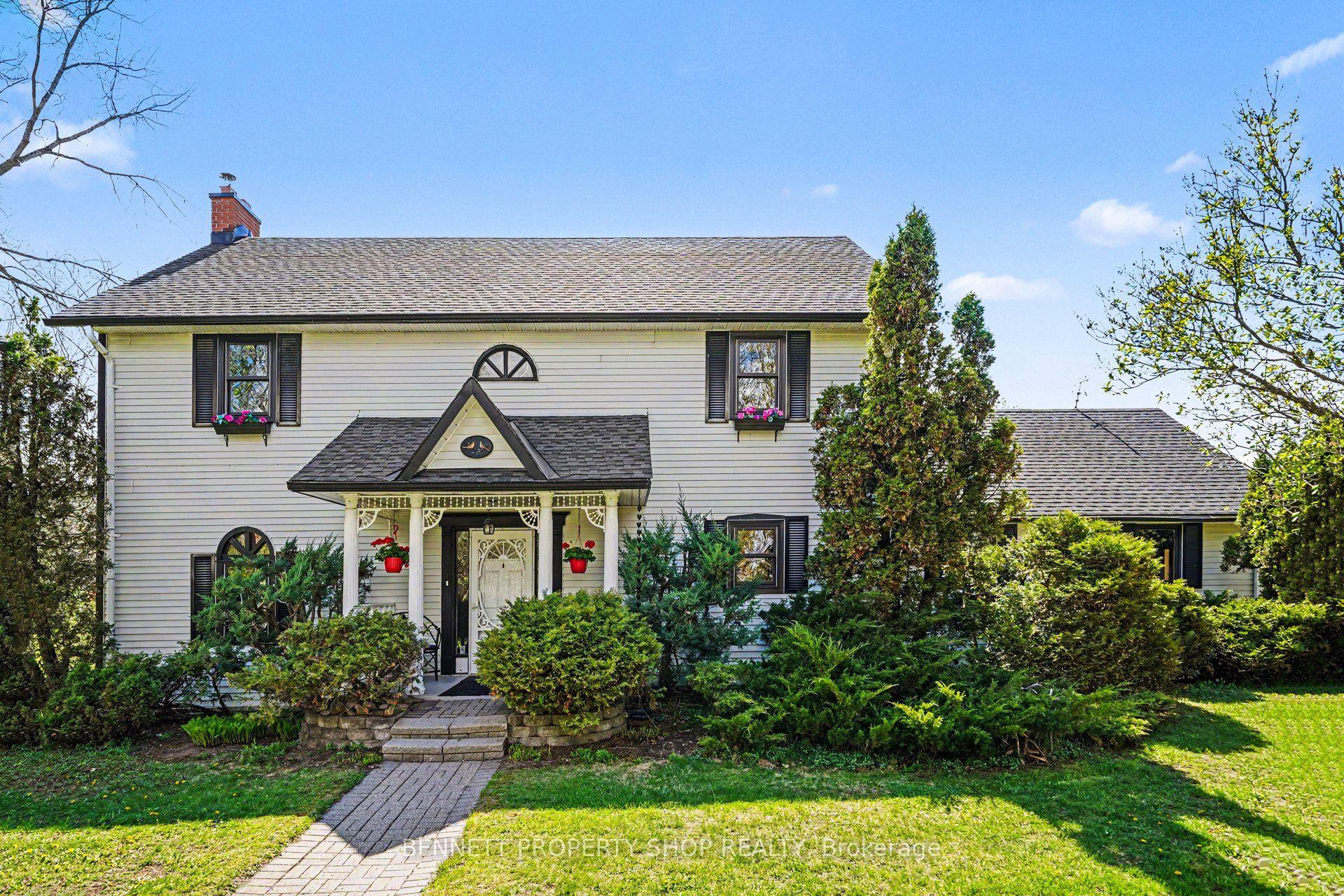 5696 Manotick Main Street — photo 1