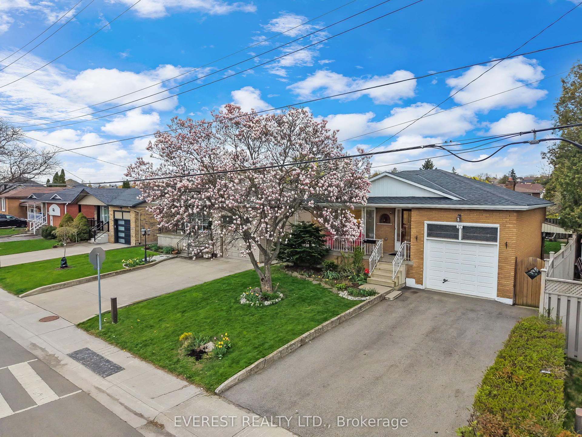 27 Lavina Crescent — photo 1
