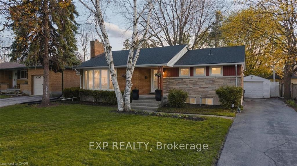 120 Elgin Crescent — photo 1