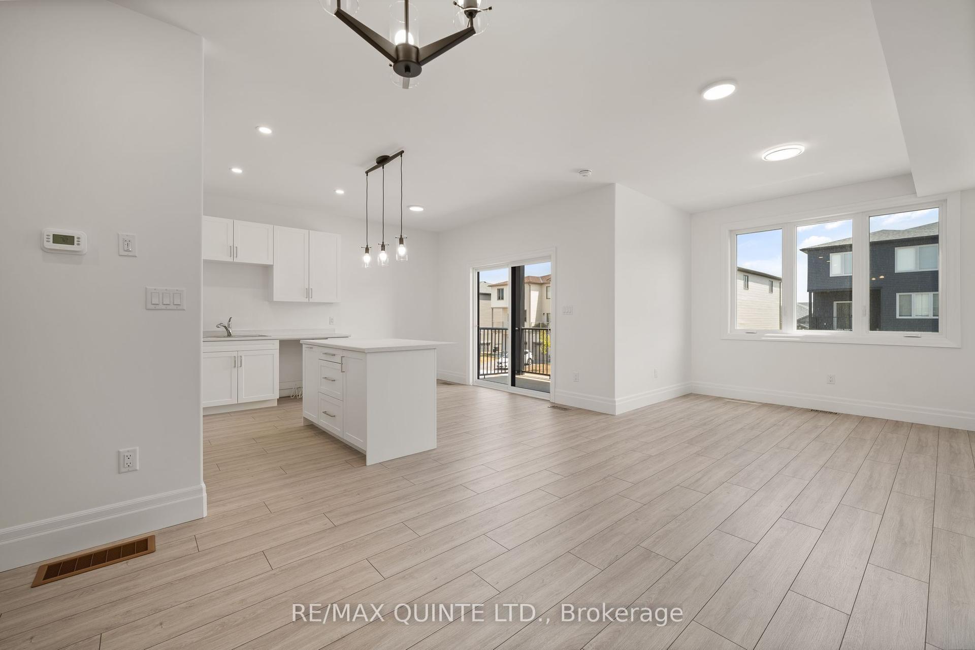 51 Evans Street, Prince Edward County — Townhouse for sale, photo 1