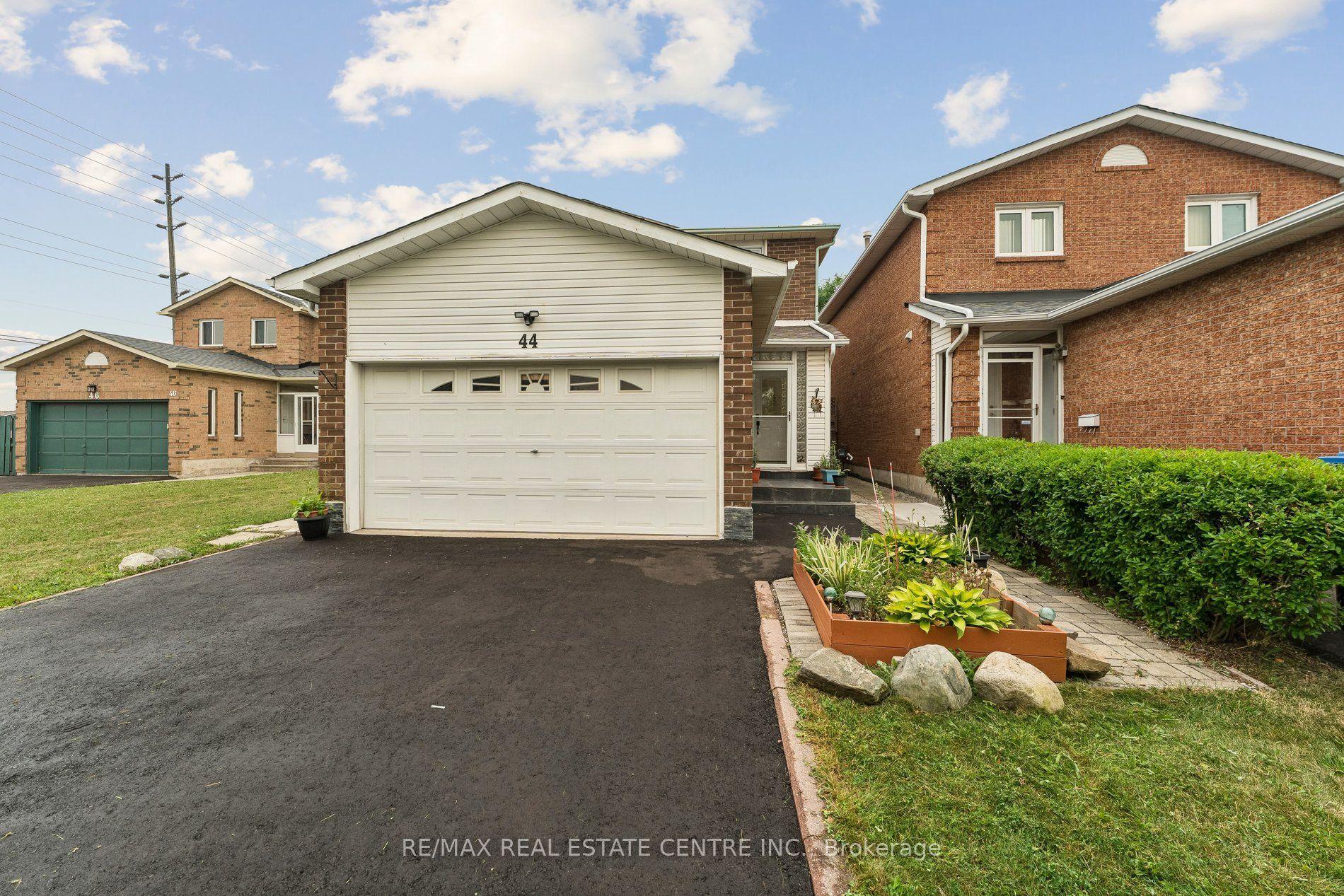44 Adam Street, Brampton — Detached for sale, photo 1