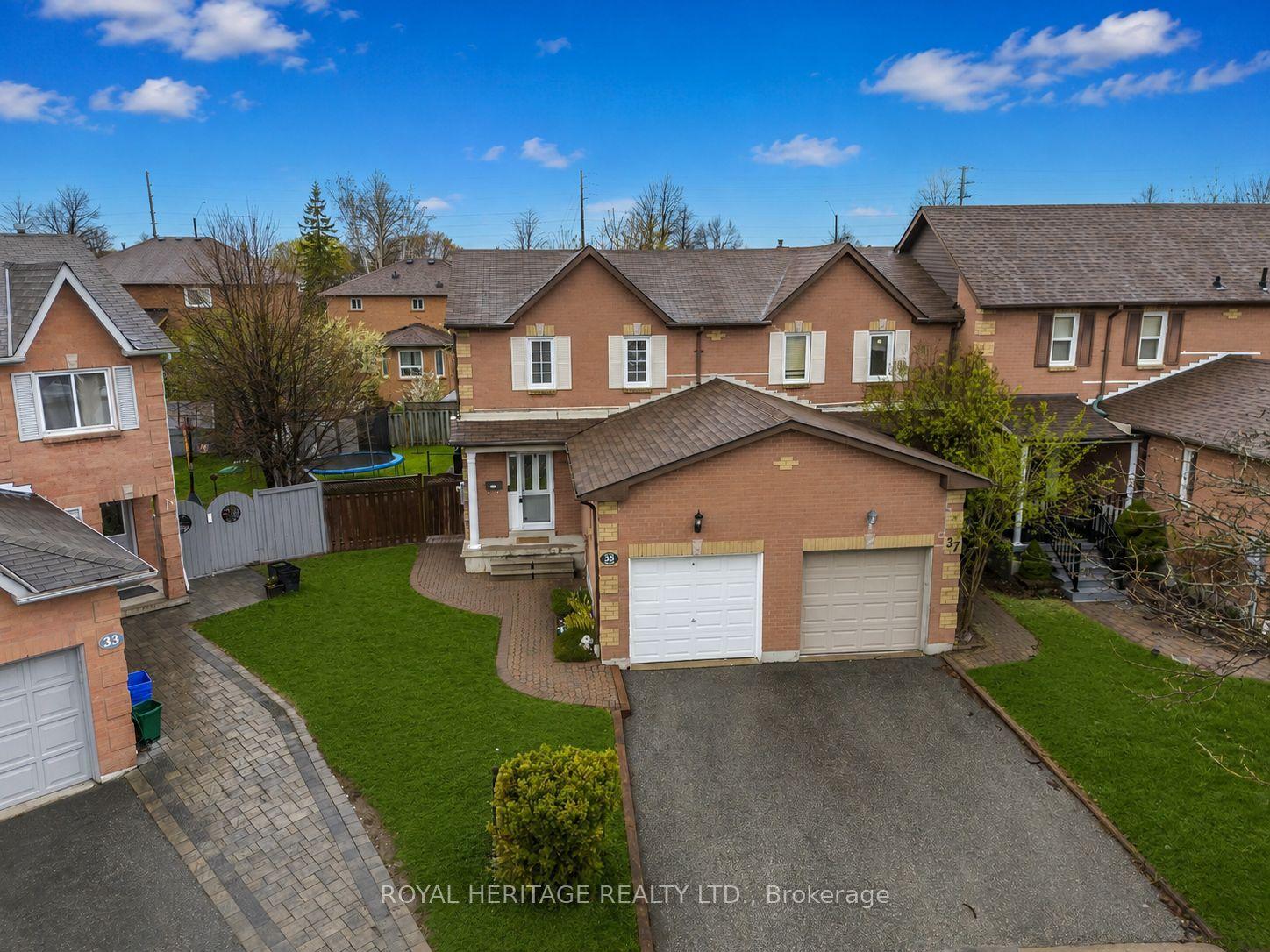 35 Hughes Crescent — photo 1