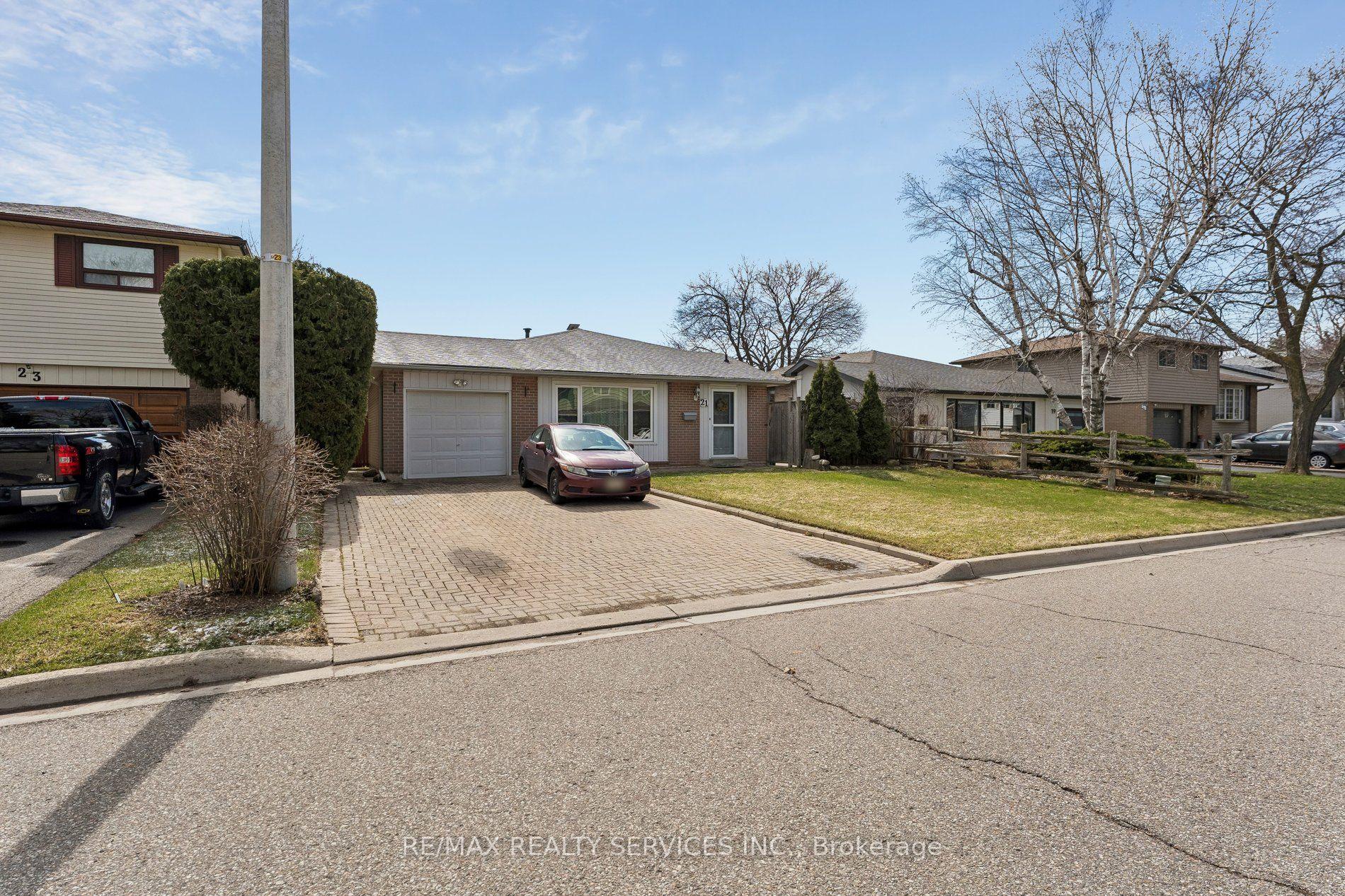 21 Willis Drive, Brampton — Detached for sale, photo 1