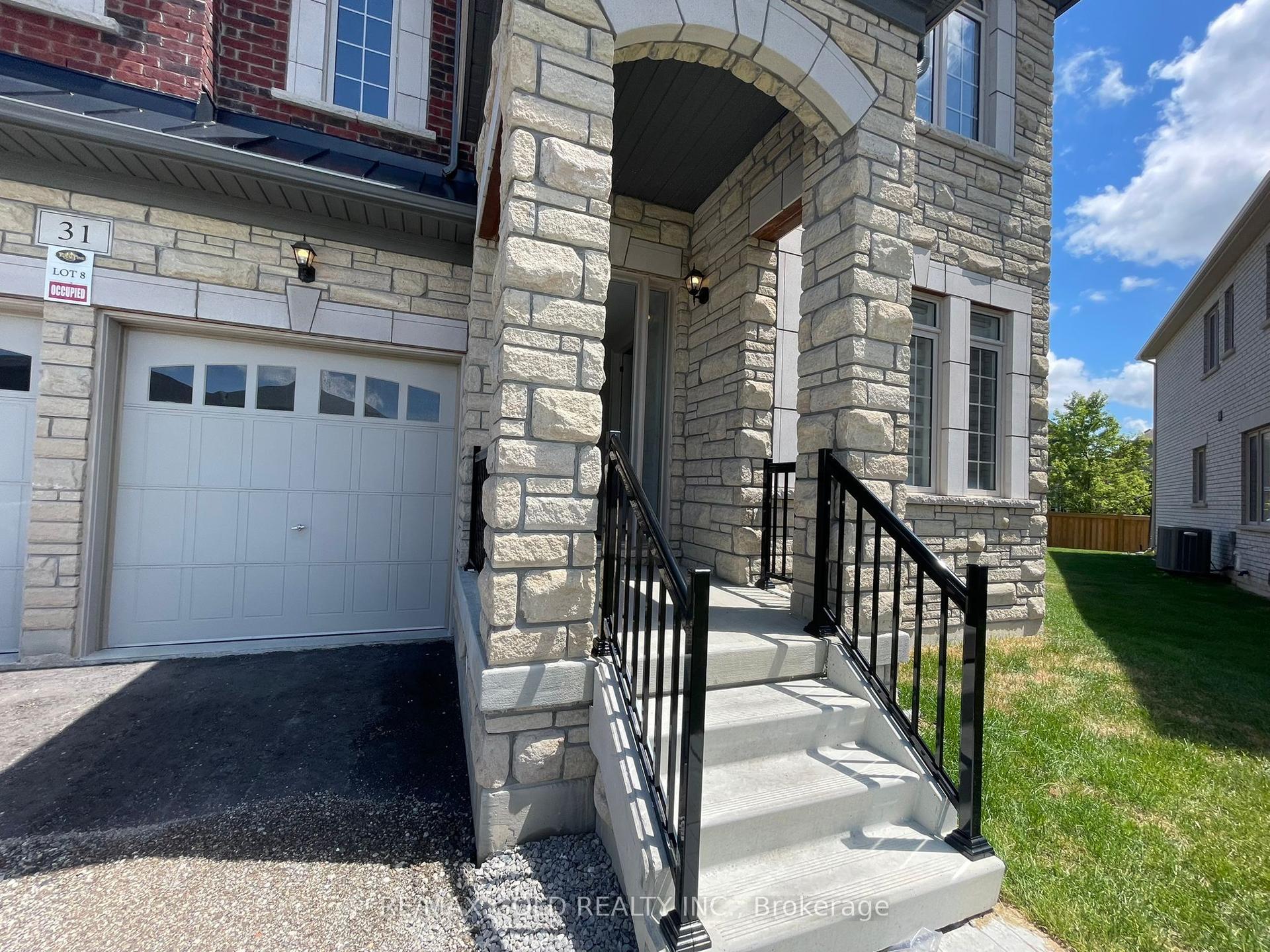 31 Dolomite Drive — photo 1