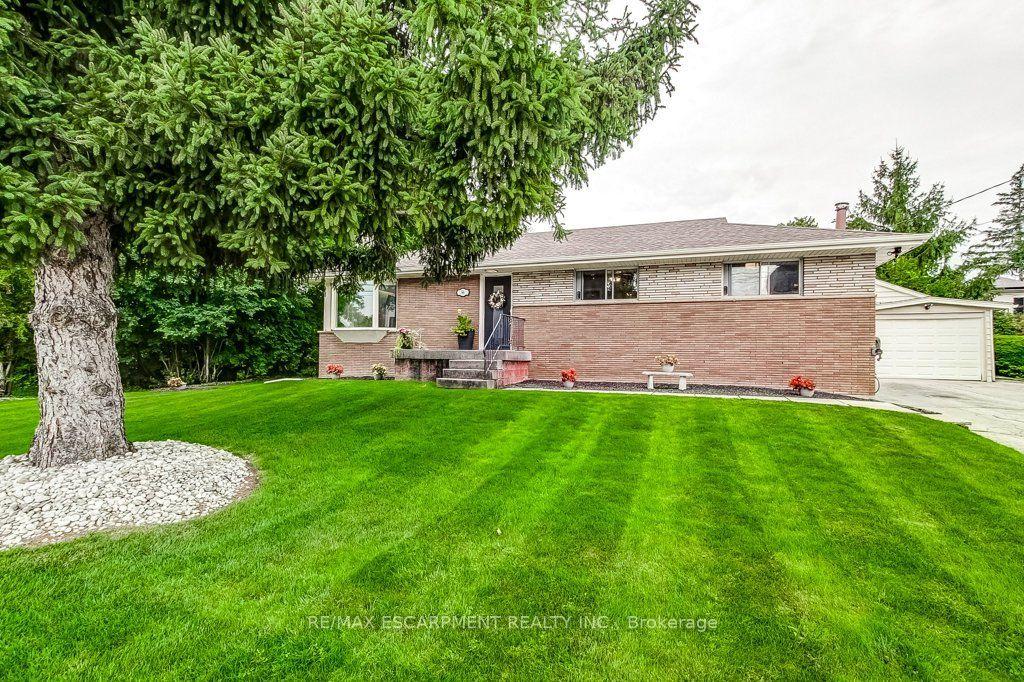 56 Barton Street, Hamilton — Detached for sale, photo 1
