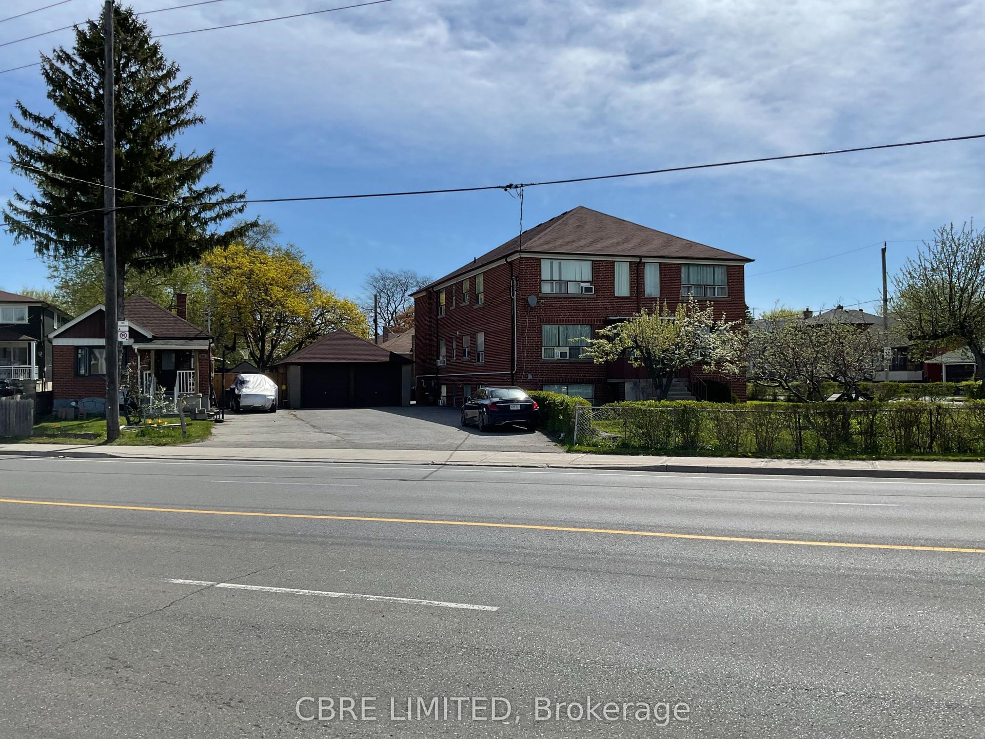 587 Danforth Road, Toronto — Multiplex for sale, photo 1