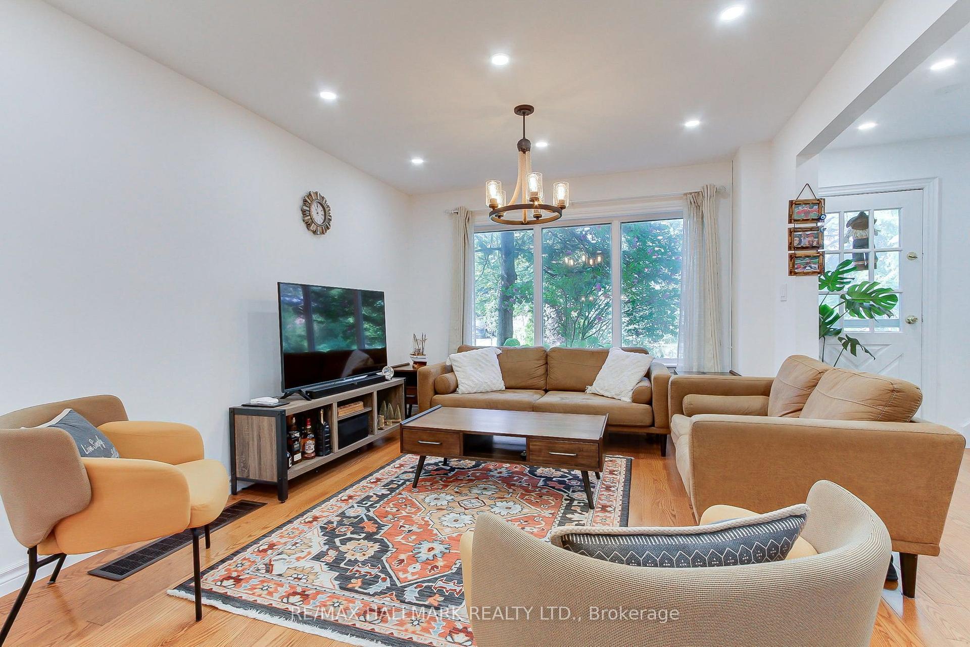 339 Neal Drive, Richmond Hill — Semi-Detached for lease, photo 1