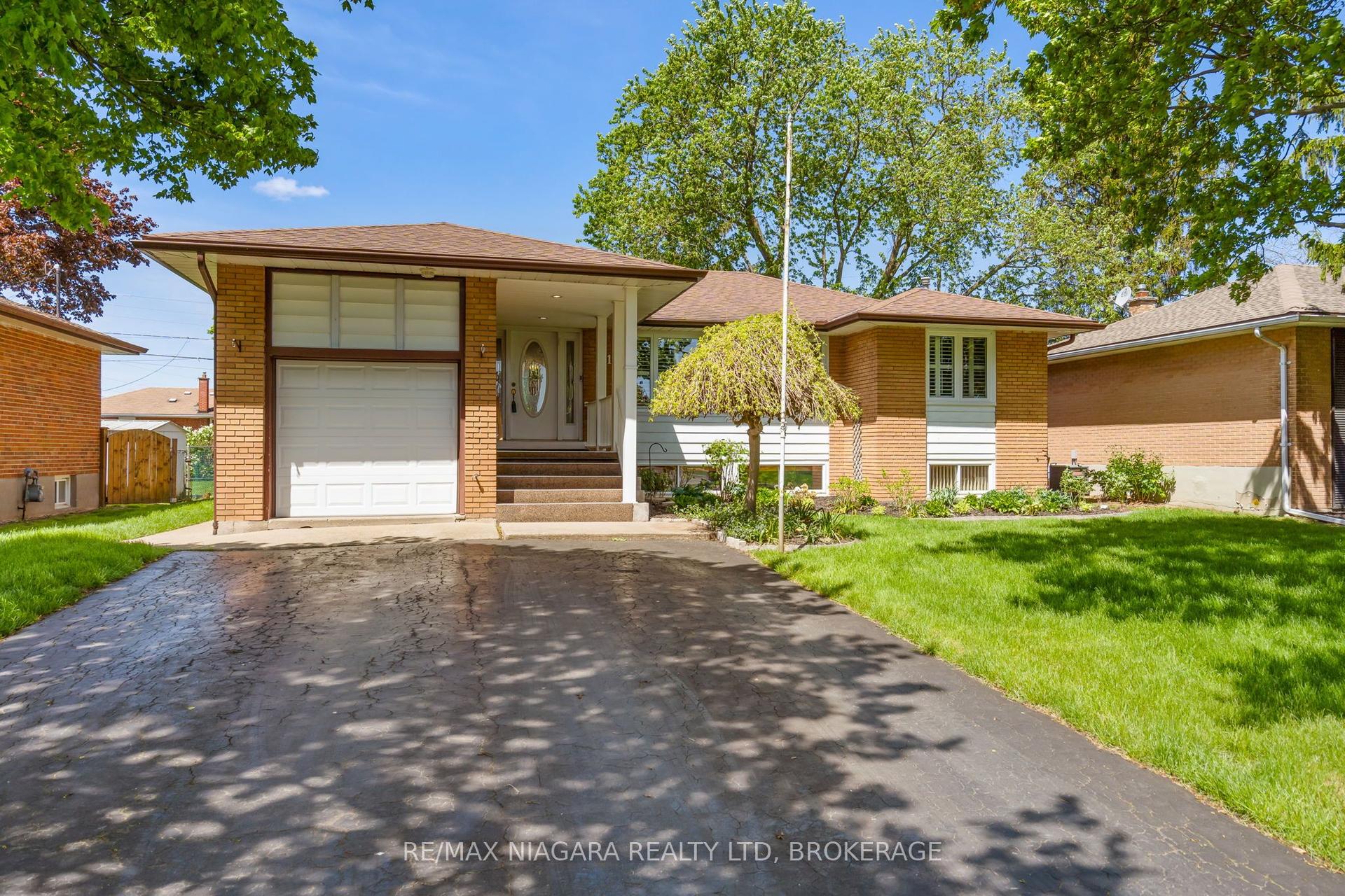 17 Sheba Crescent — photo 1
