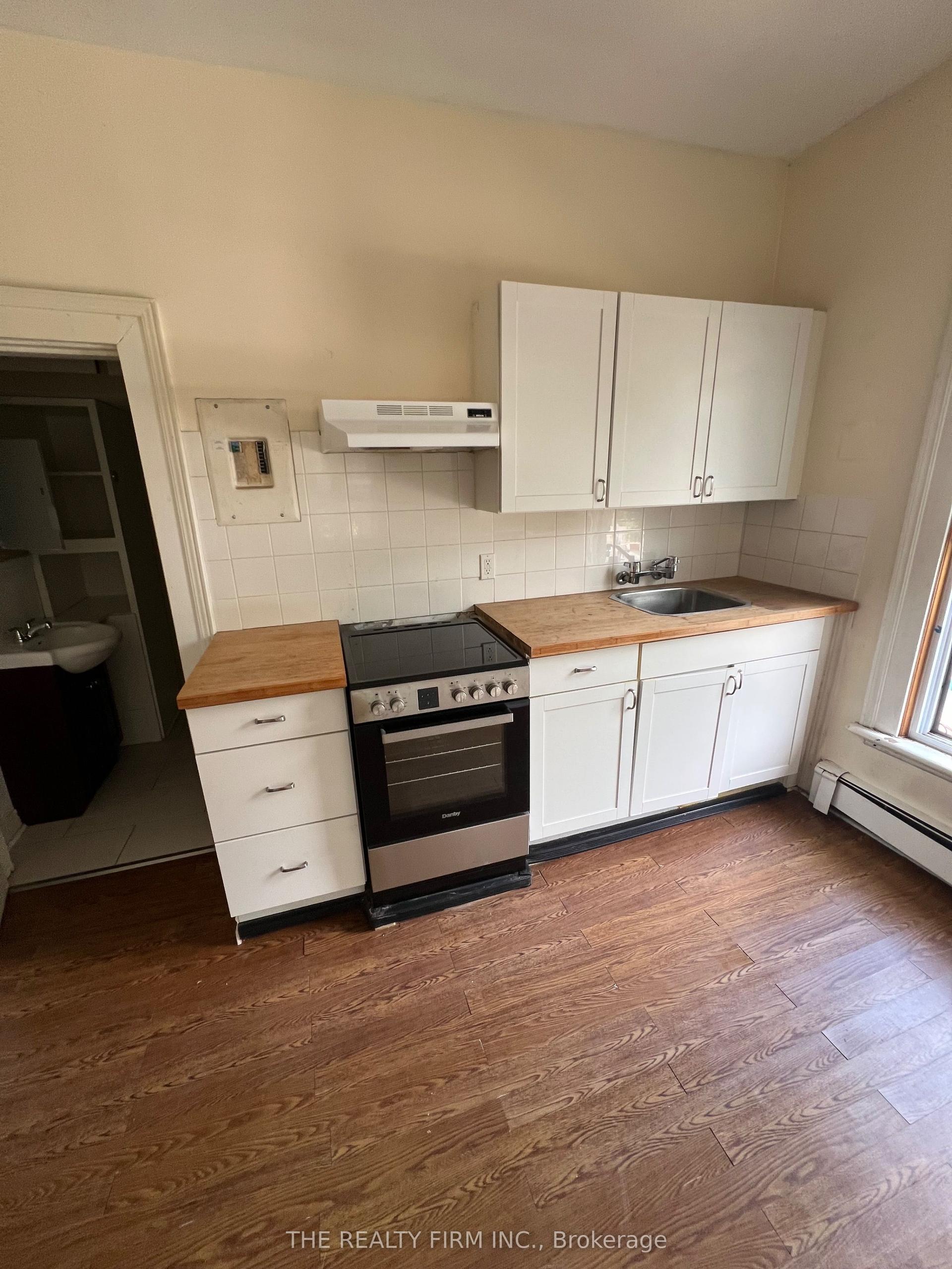 22 Victor Street 3 #3, London South — Multiplex for lease, photo 1