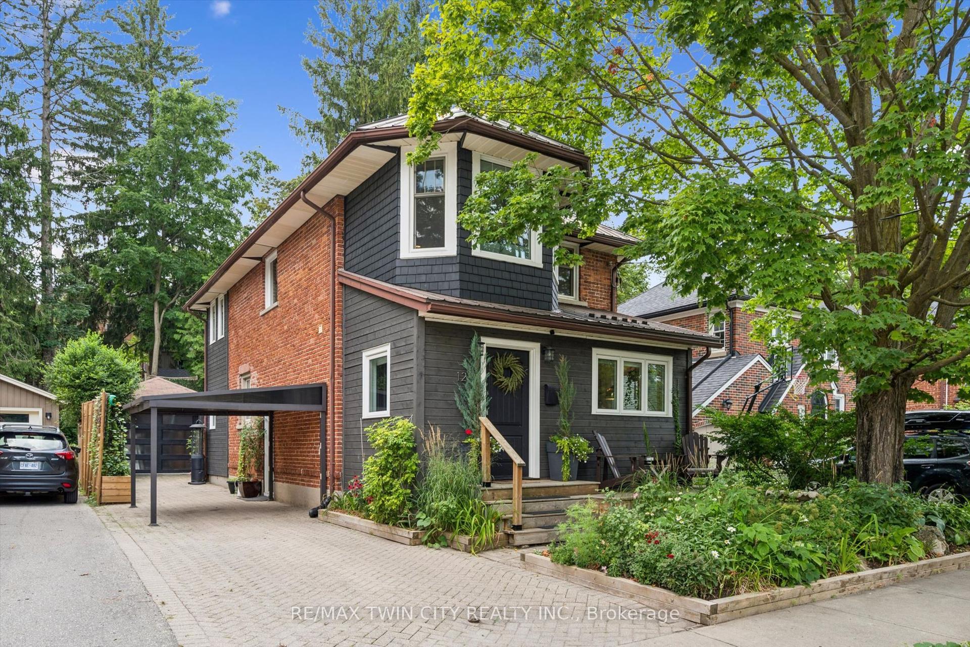 121 Belmont Avenue, Waterloo — Detached for sale, photo 1