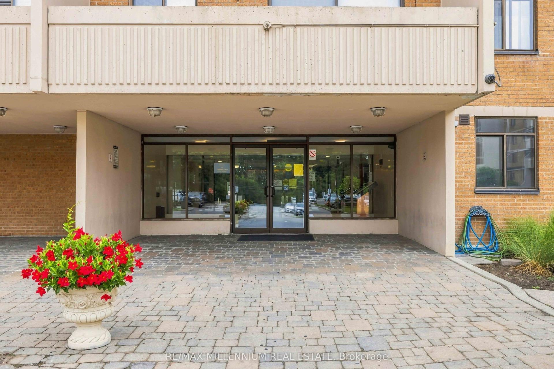 2645 Jane Street 126 #126, Toronto — Condo Town for sale, photo 1