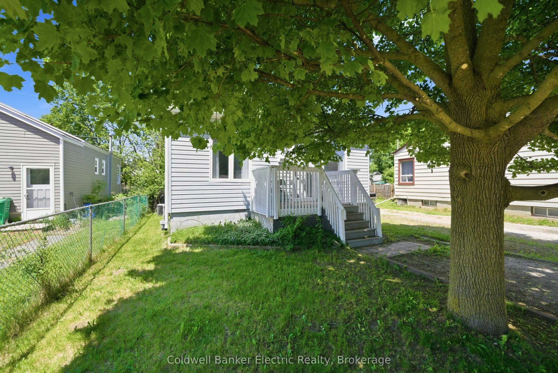780 Brown Street — photo 1