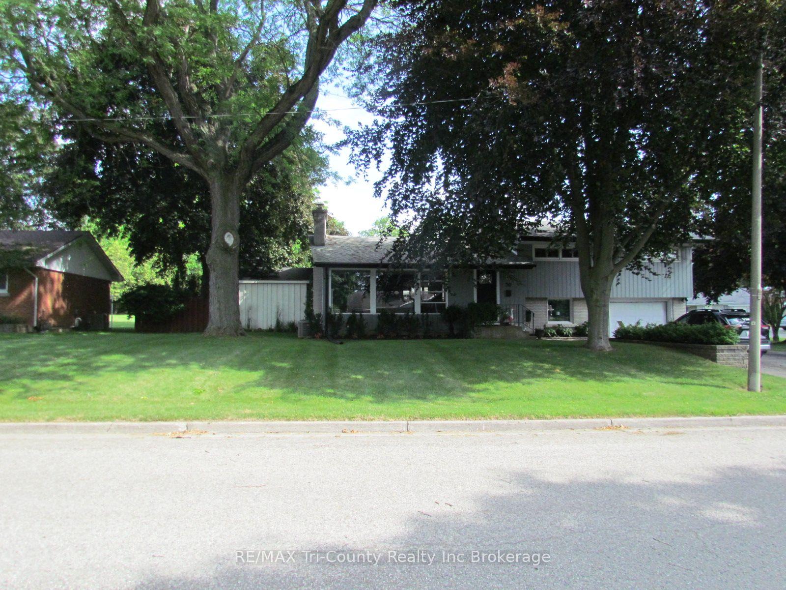 30 Fairfield Crescent, Tillsonburg — Detached for sale, photo 1