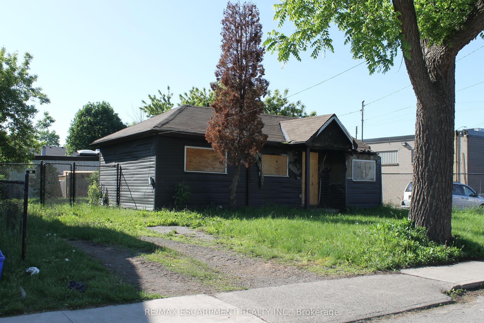 127 Robins Avenue — photo 1