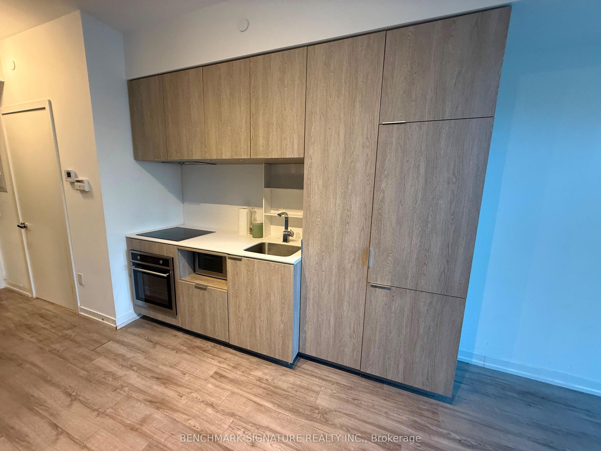 77 Shuter Street 223 #223 — photo 1