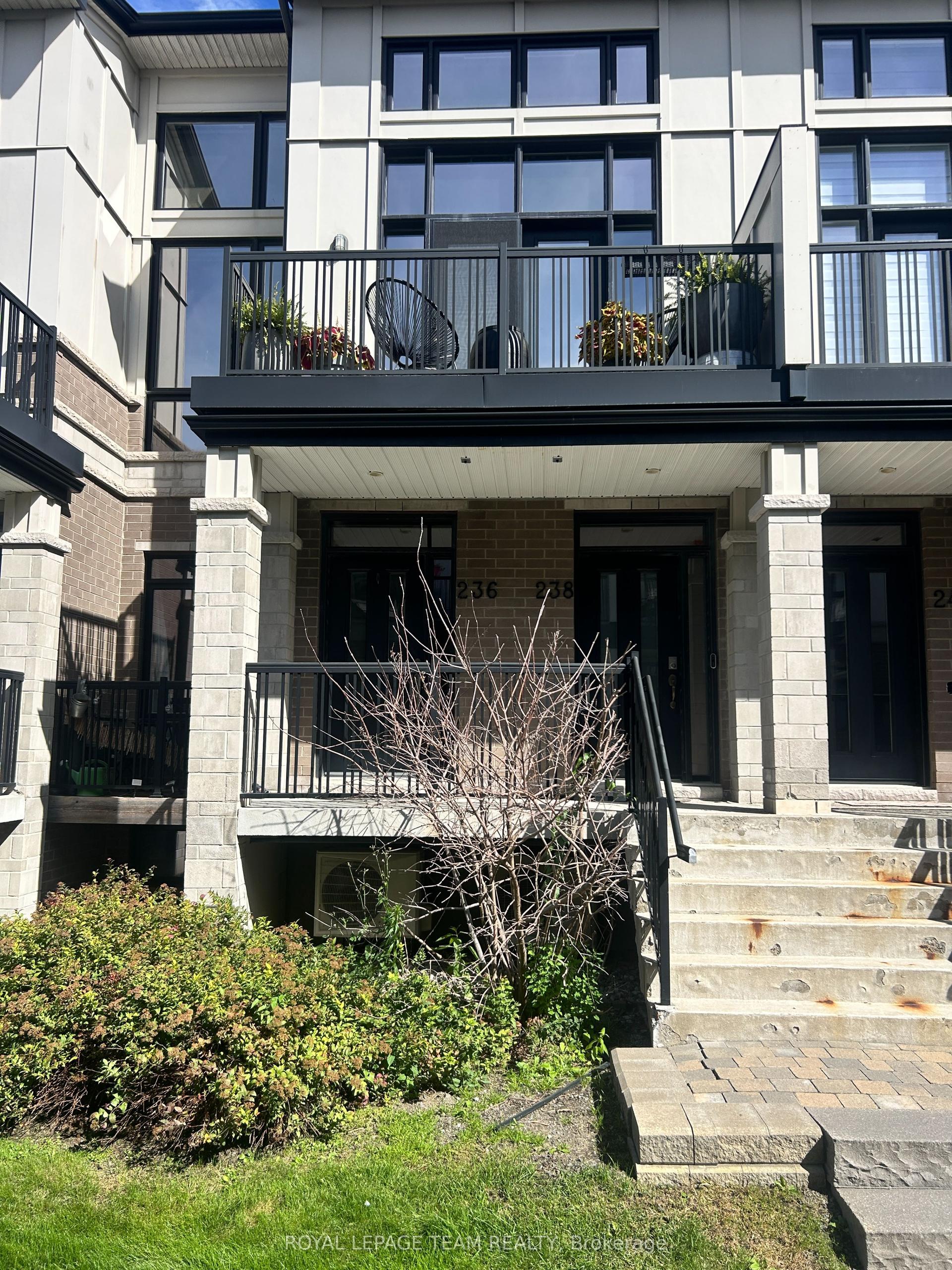 236 Pembina Private, Blossom Park - Airport and Area — Condo Town for lease, photo 1