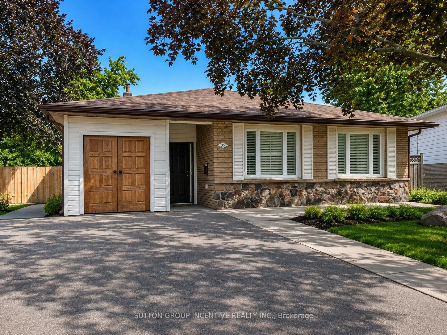35 Davies Crescent, Barrie — Detached for sale, photo 1