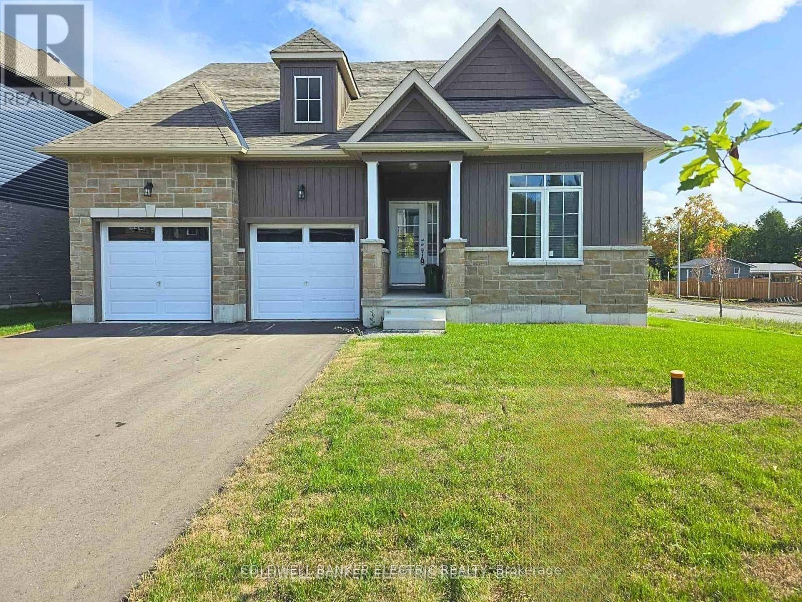 3 Hillcroft Way — photo 1