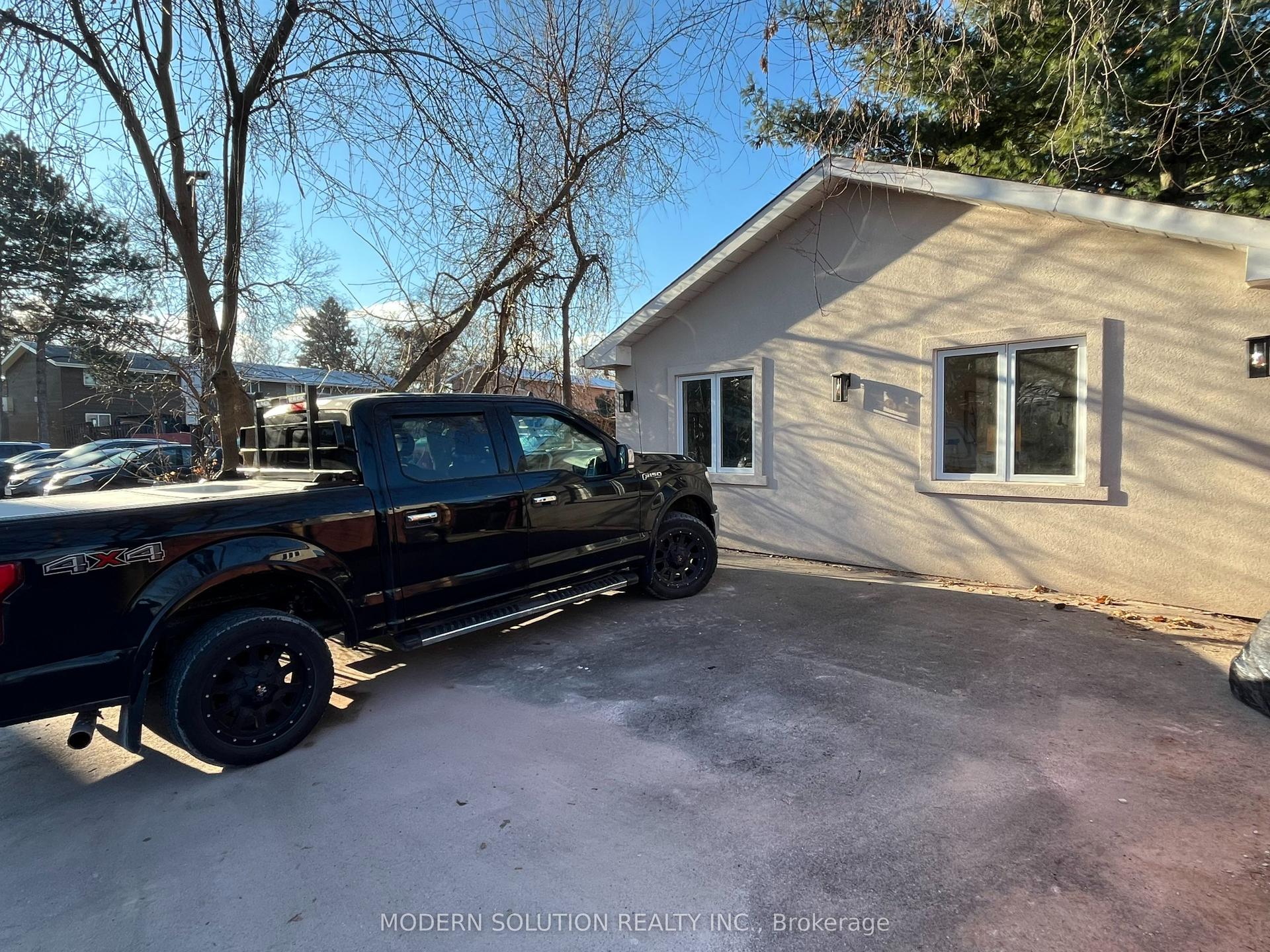 23 Tilden Crescent, Toronto — Detached for lease, photo 1