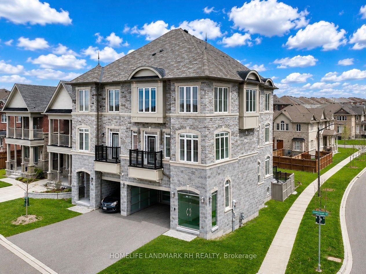 11 Lorne Glen Street — photo 1