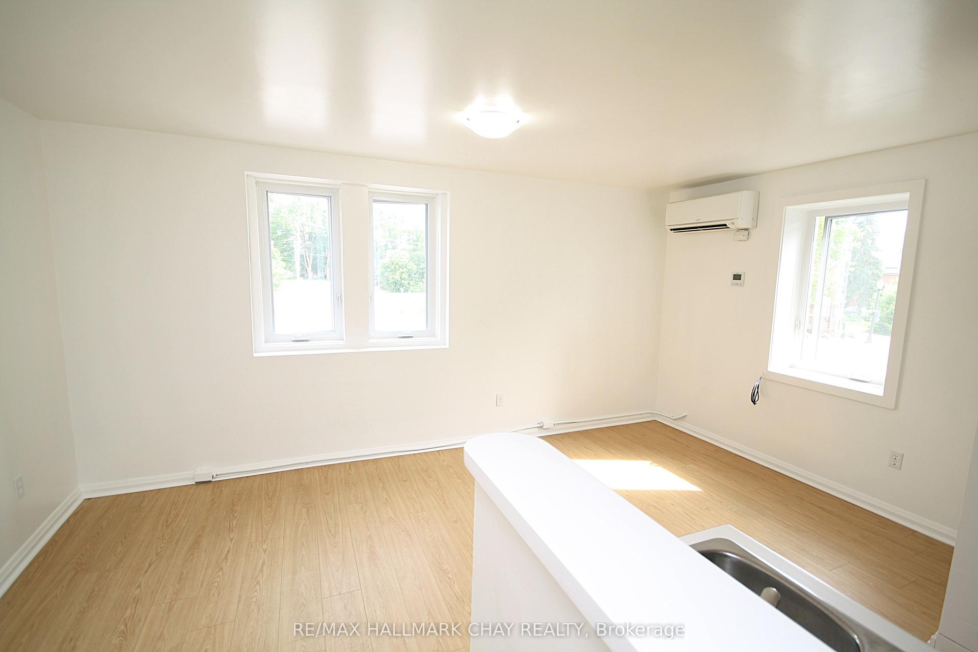 58 Queen Street W 1 #1, Springwater — Multiplex for lease, photo 1