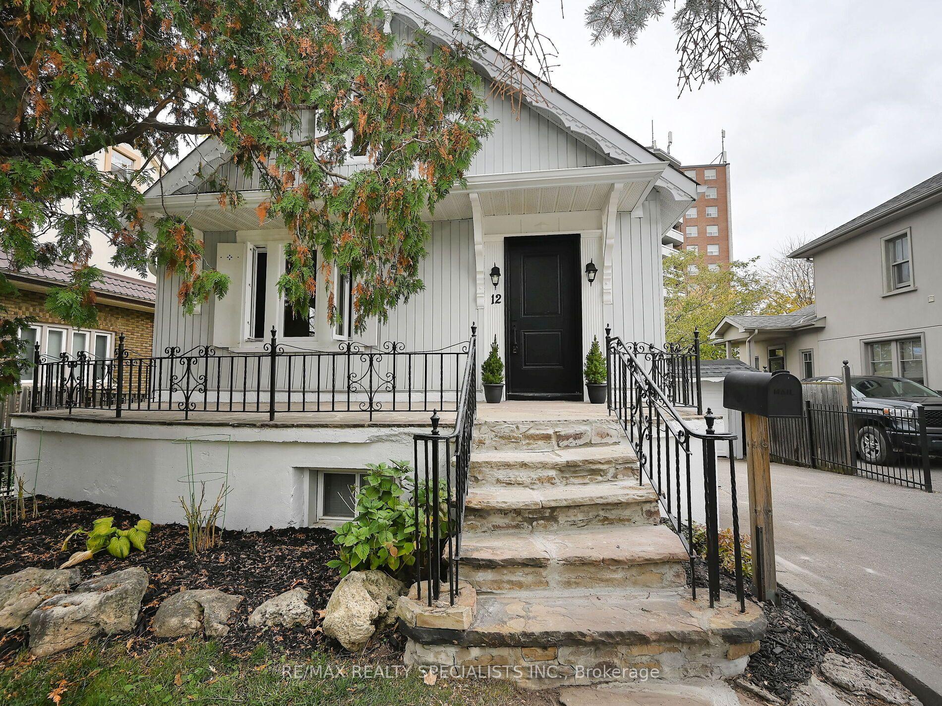 12 Elizabeth Street S — photo 1