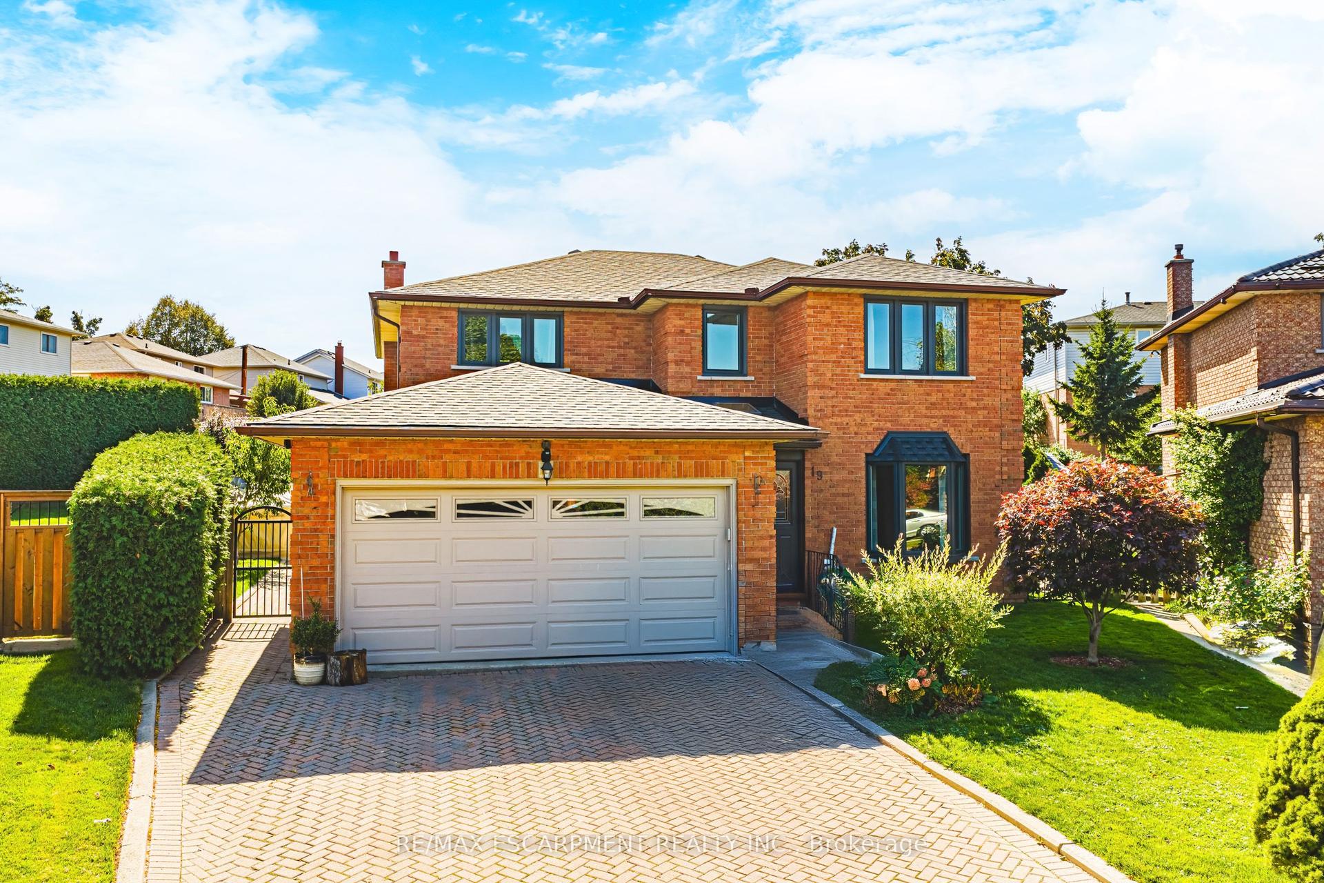 19 Glenhaven Court — photo 1