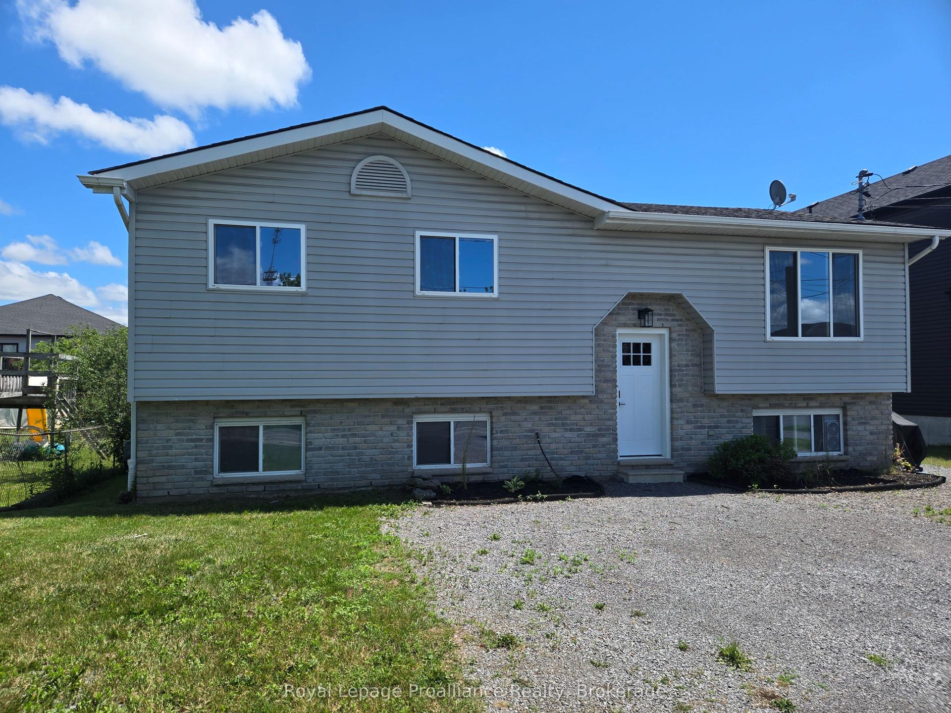 44 Cannifton Road N, Belleville — Detached for lease, photo 1