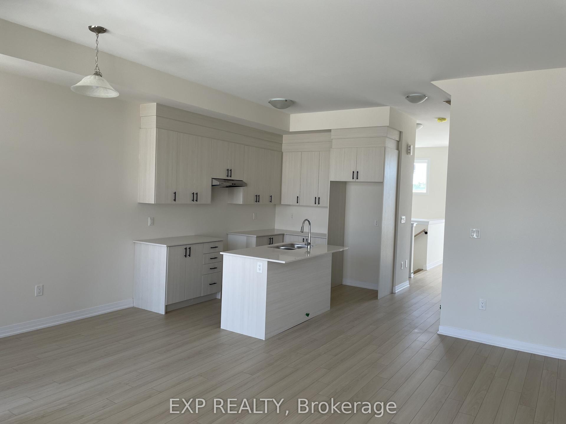 6 Russel Wice Avenue — photo 1