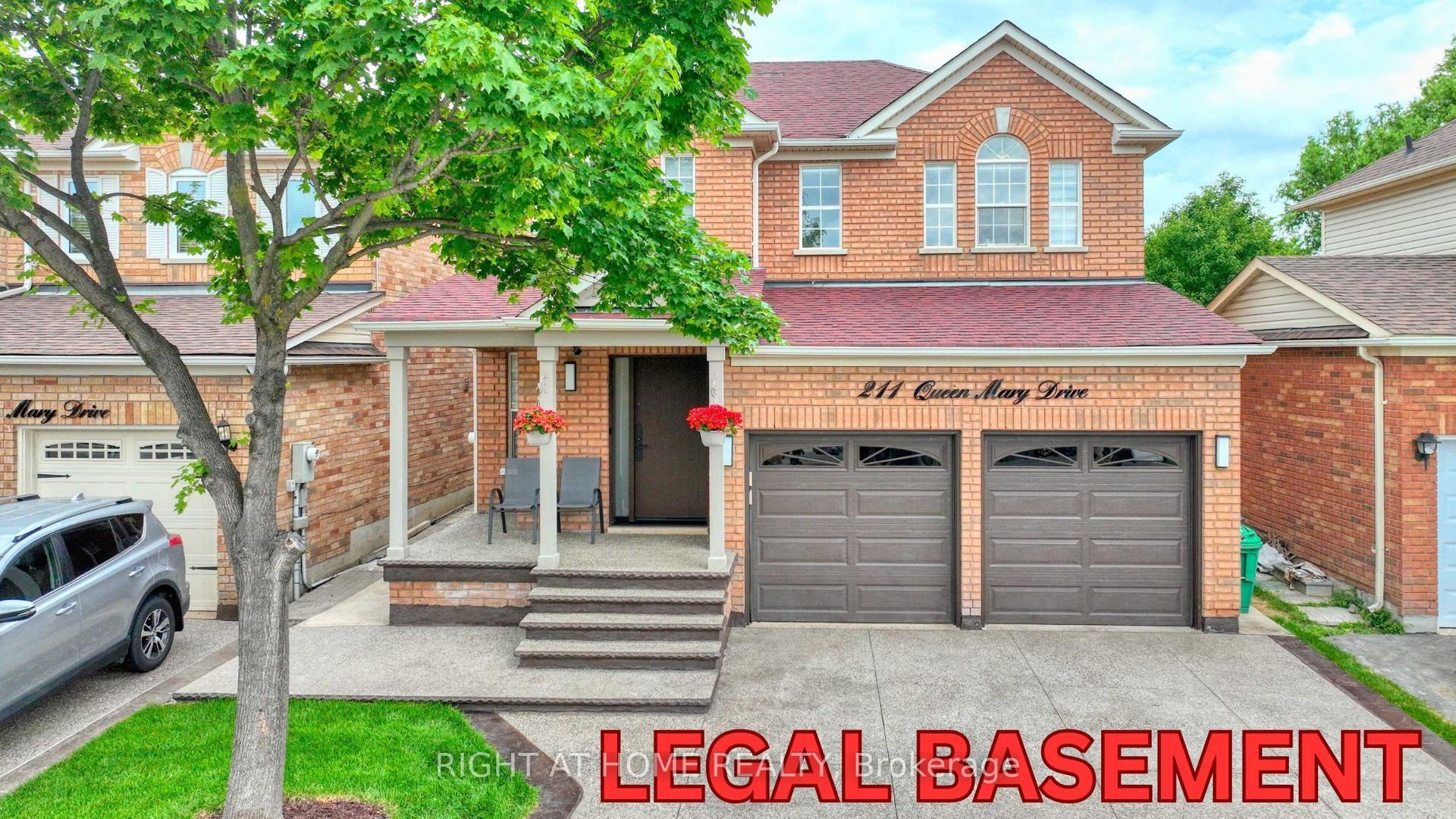 211 Queen Mary Drive, Brampton — Detached for sale, photo 1
