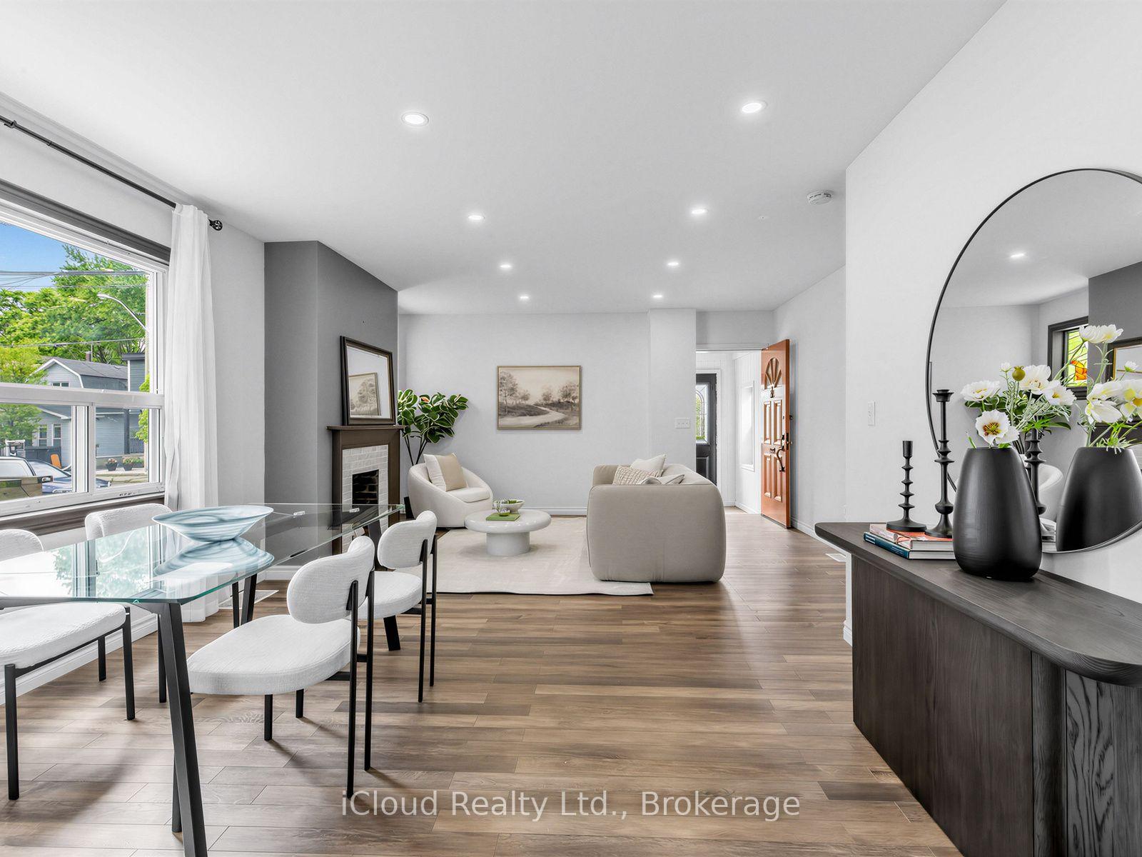 1303 Woodbine Avenue, Toronto — Detached for sale, photo 1
