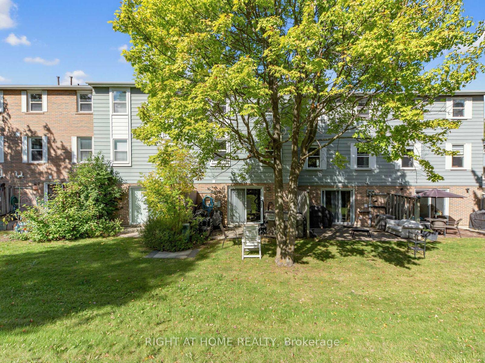 1984 John Street, Markham — Condo Town for sale, photo 1