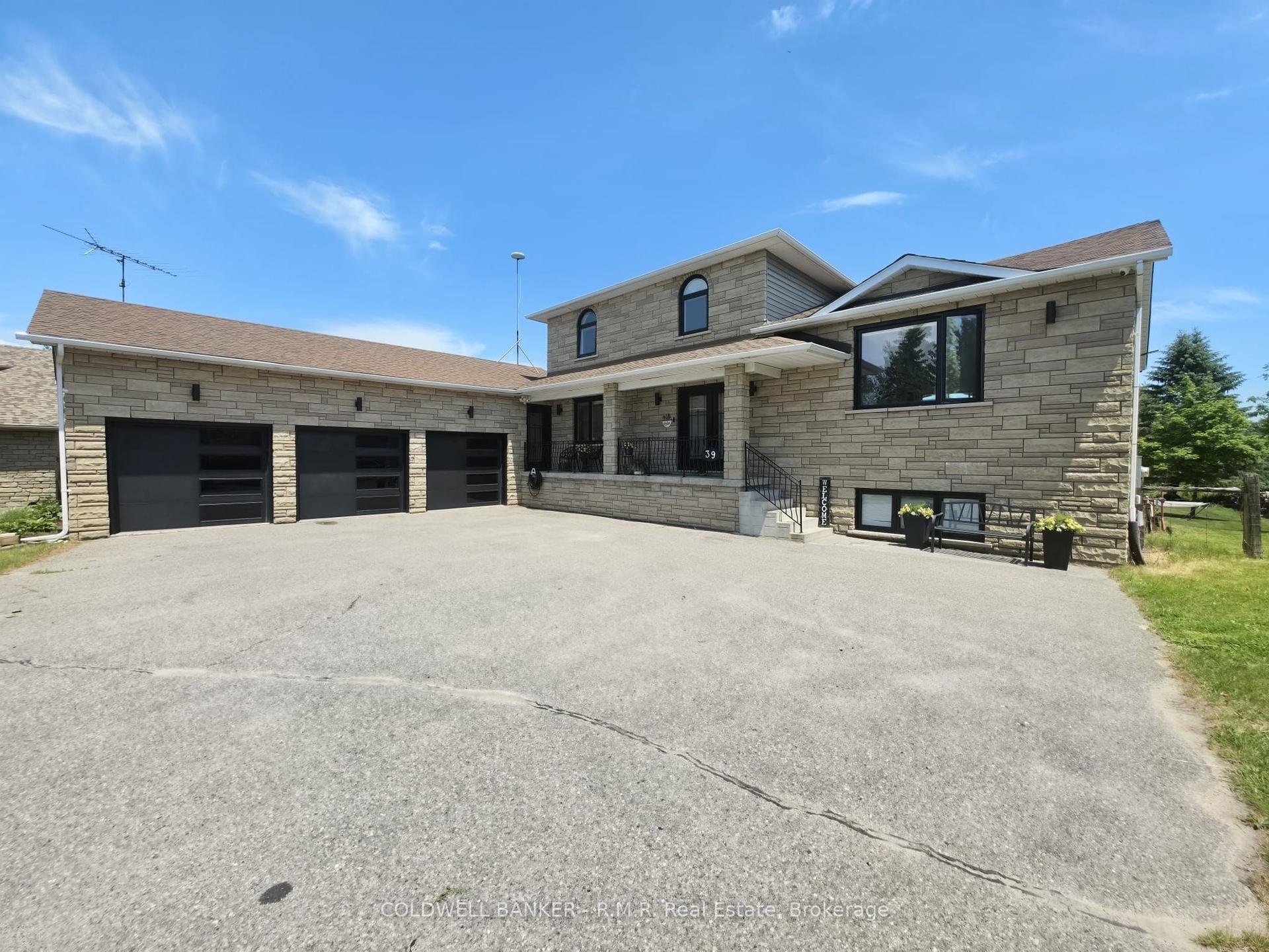 39 King Lane — photo 1