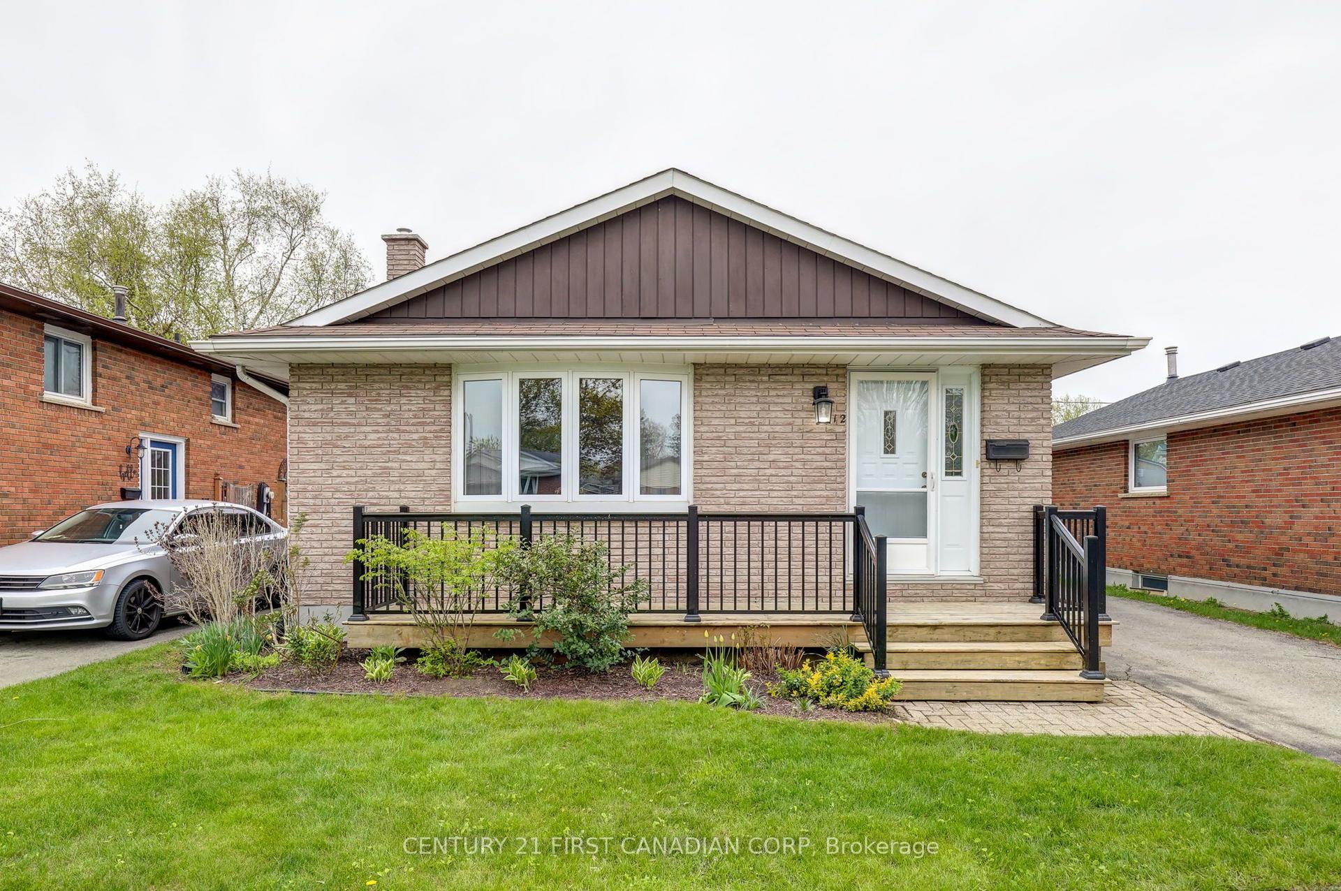 12 Rosemount Crescent — photo 1