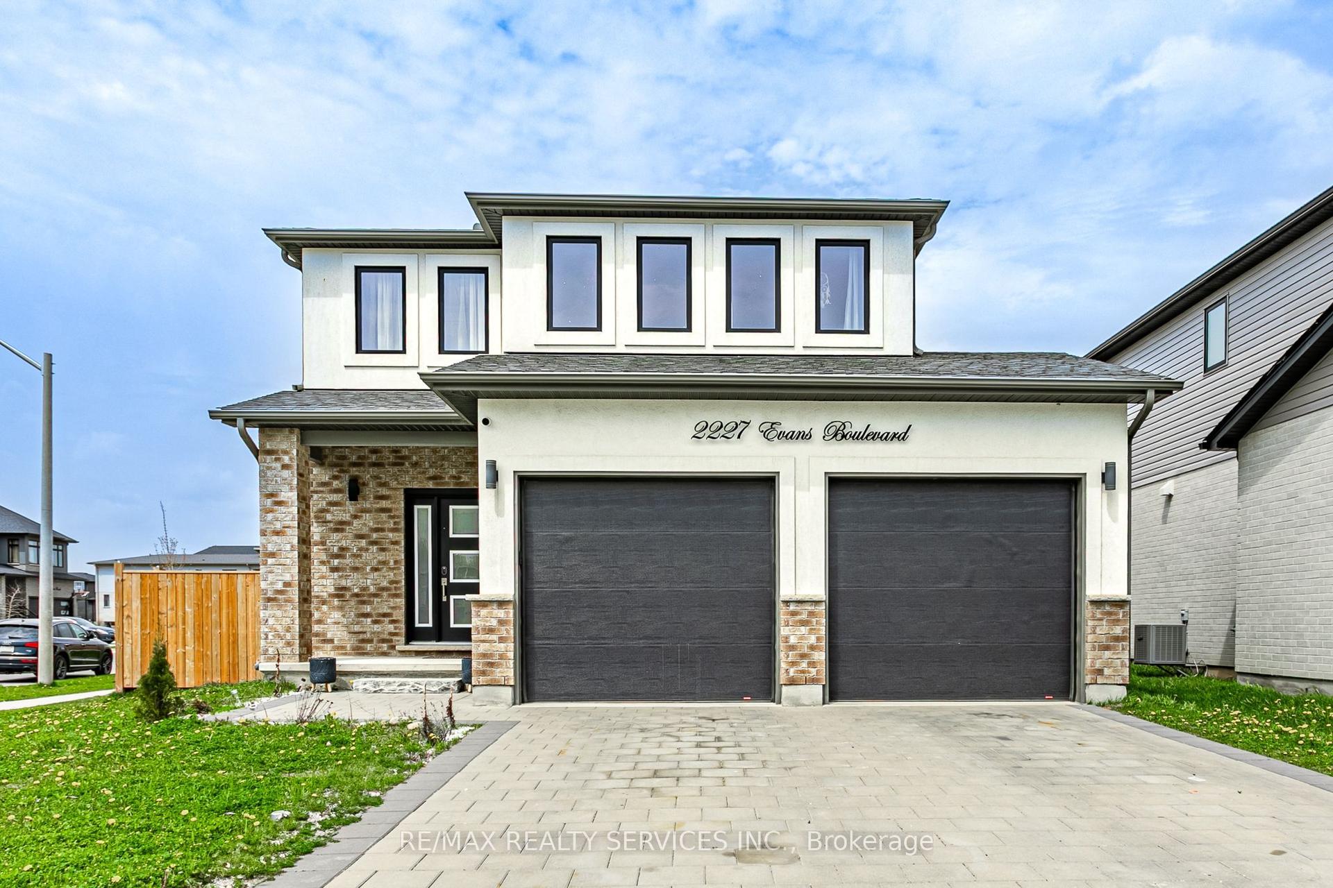 2227 Evans Boulevard — photo 1
