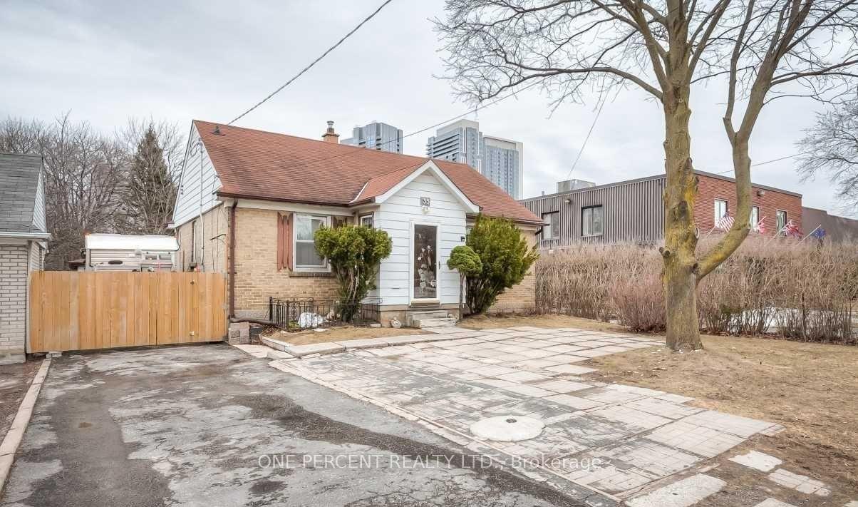 35 Lamont Avenue — photo 1