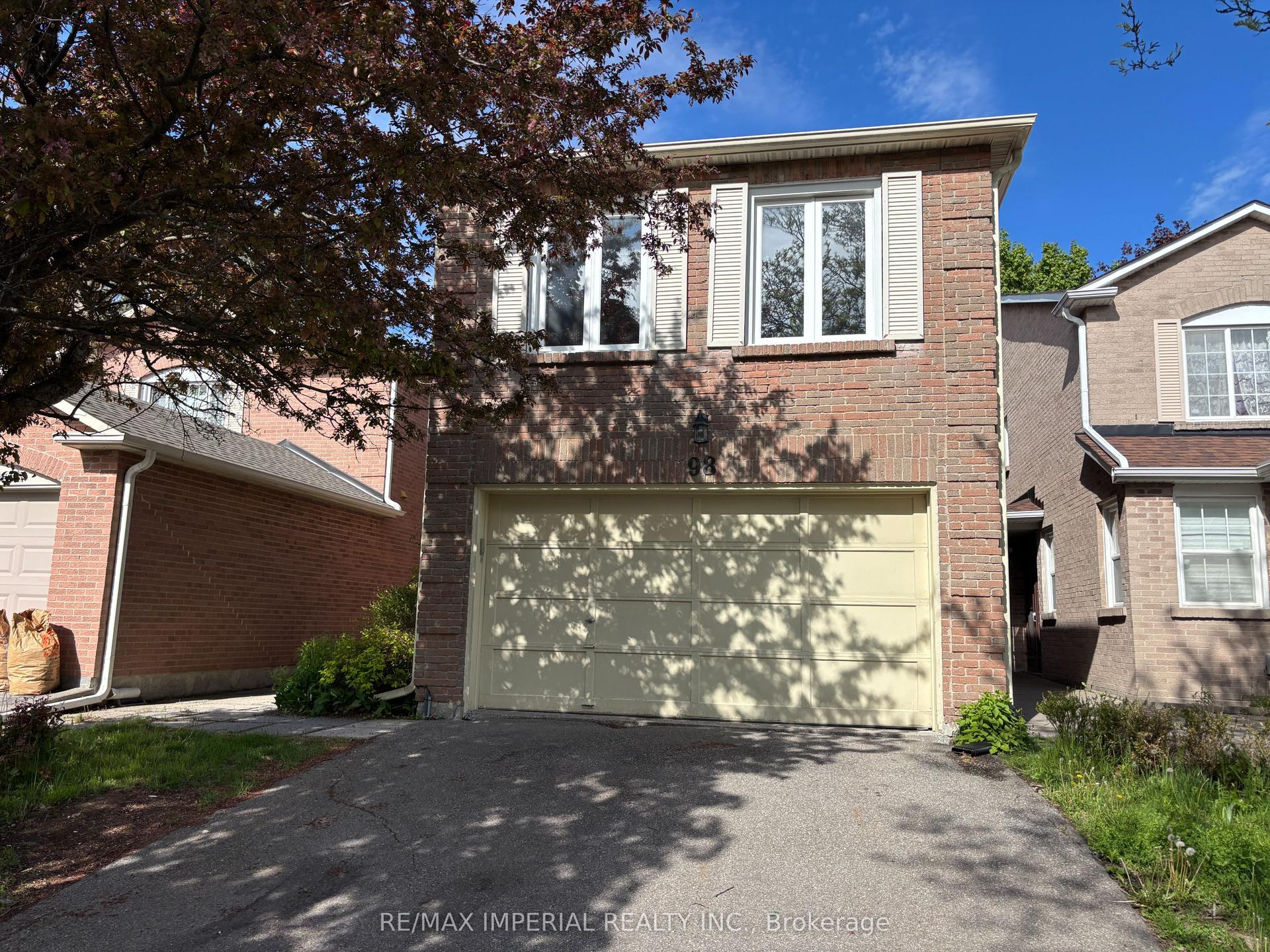 98 McMorran Crescent — photo 1