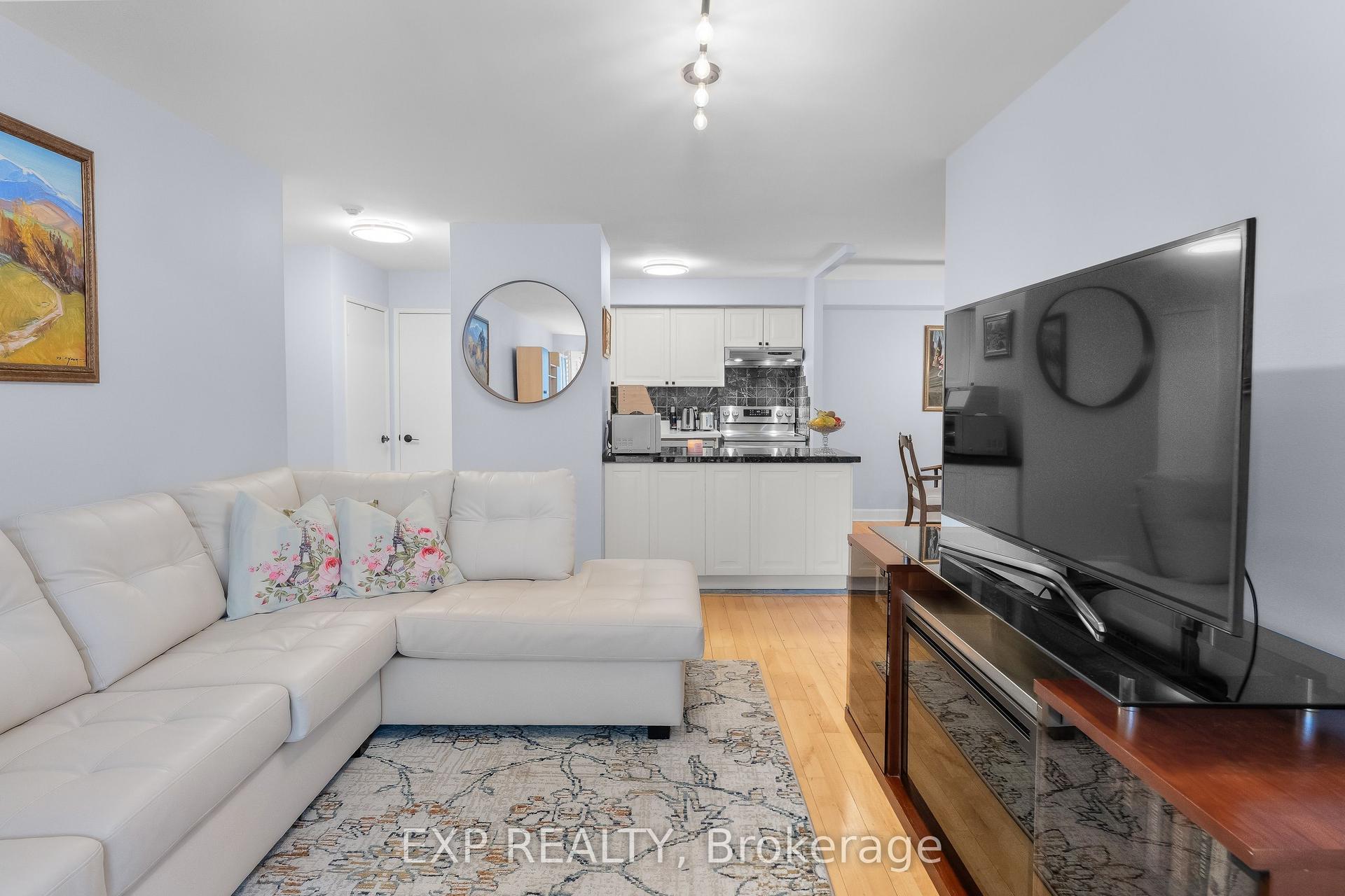 2267 Lake Shore Boulevard W 214 #214 — photo 1