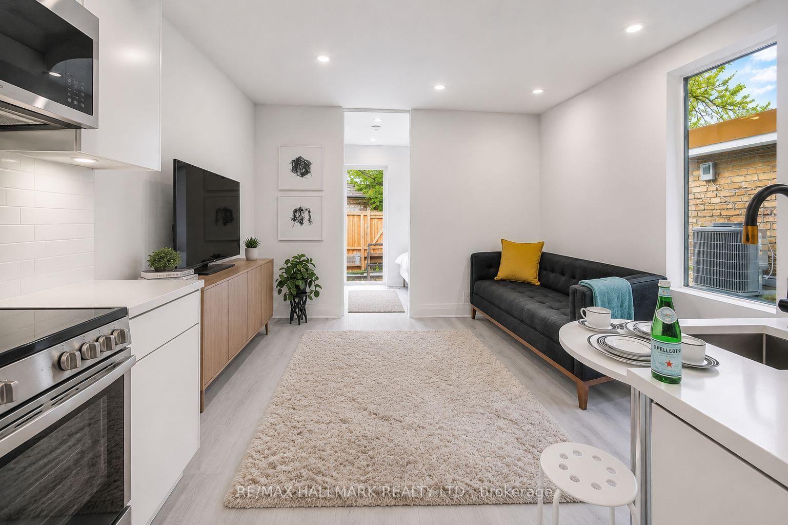 415 Dundas Street E 2 #2, Toronto — Townhouse for lease, photo 1