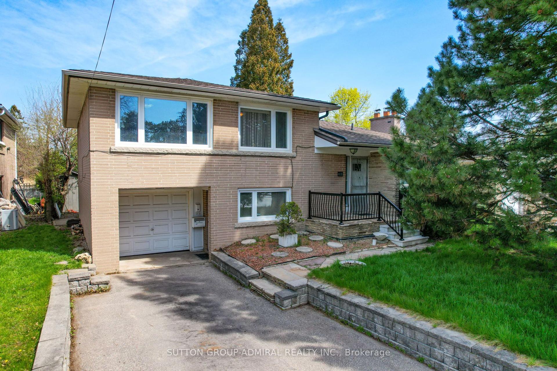 30 Foxwarren Drive — photo 1
