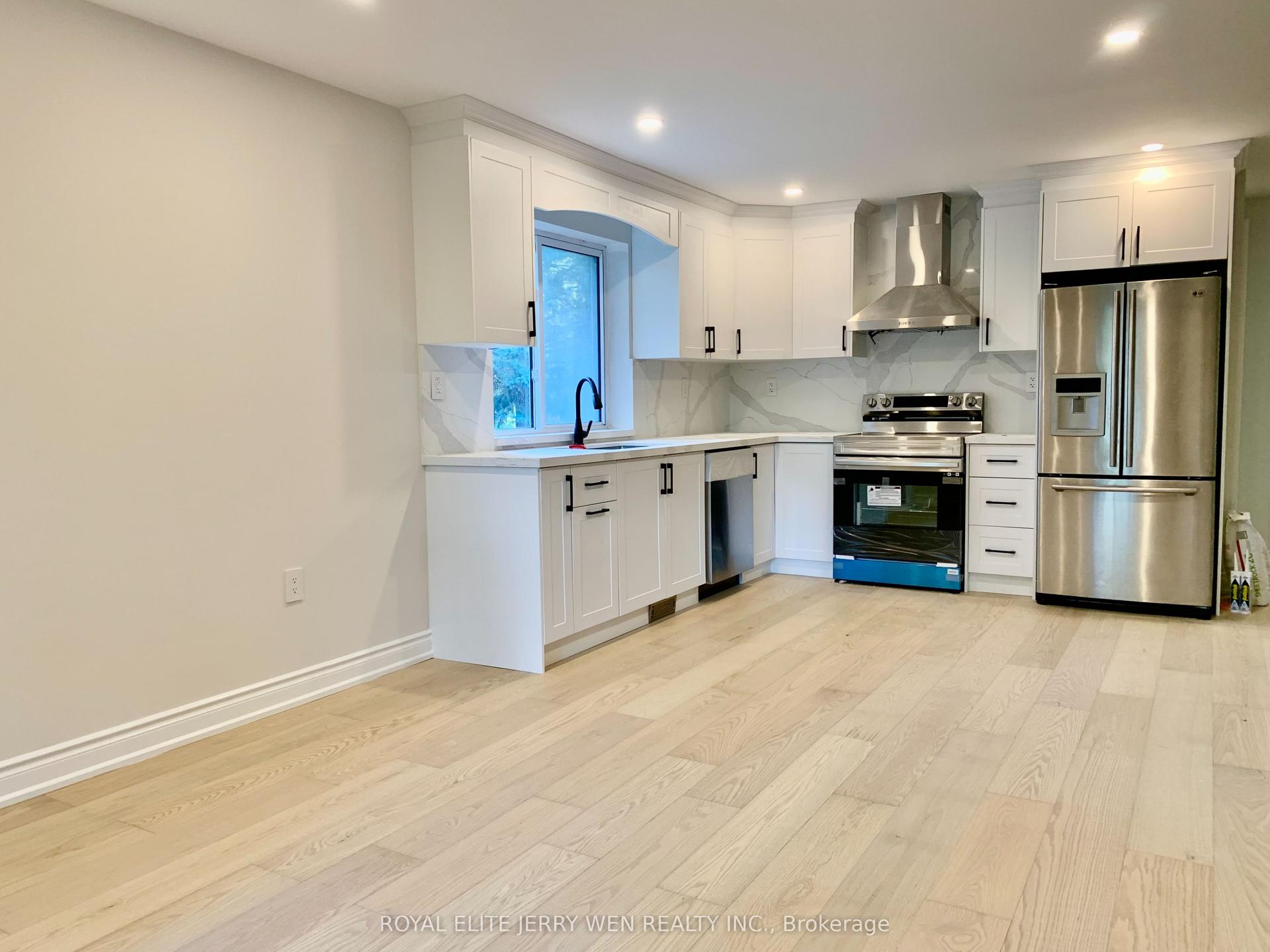 38 Thorncroft Crescent Upper #Upper — photo 1