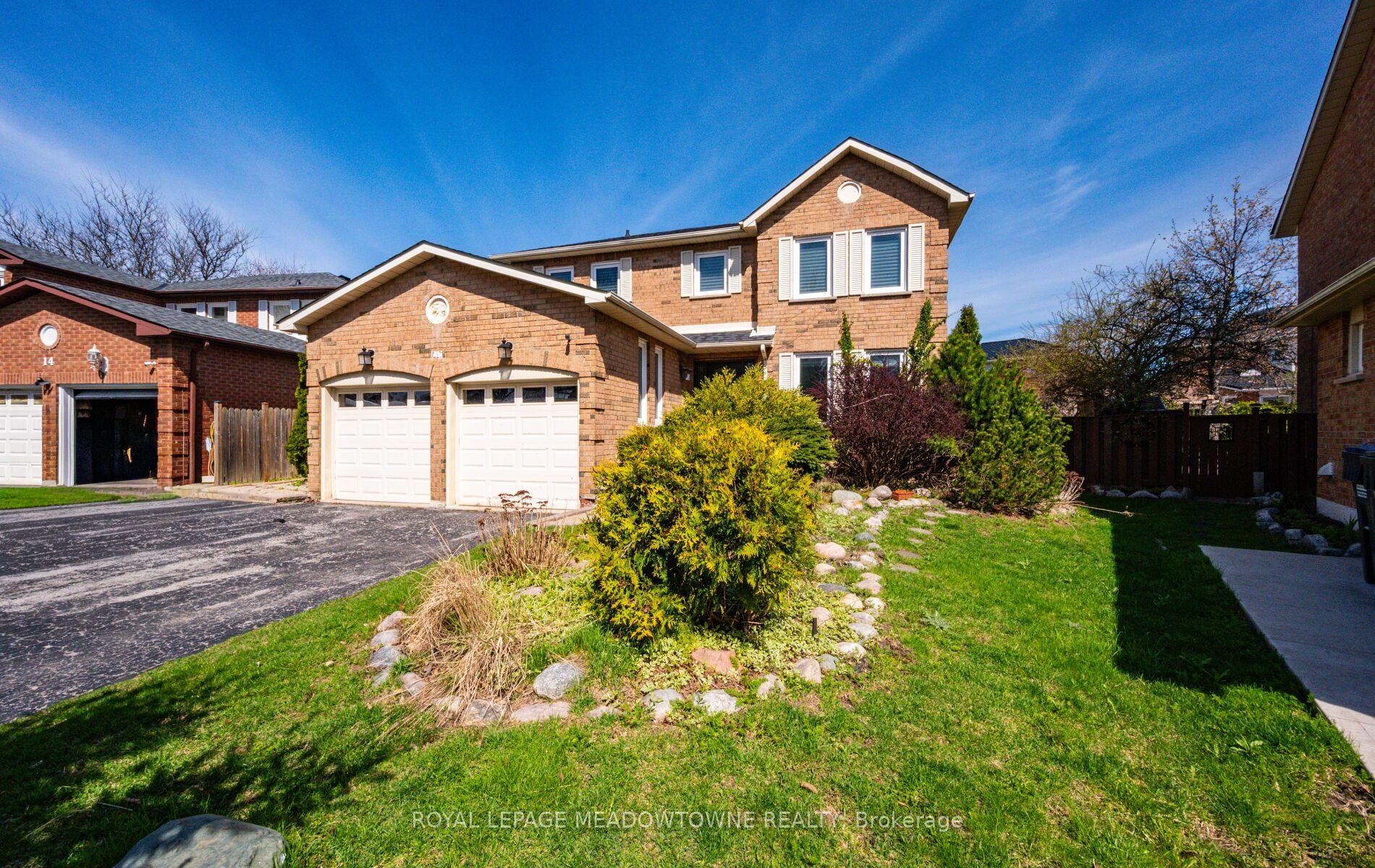 16 Cox Crescent — photo 1