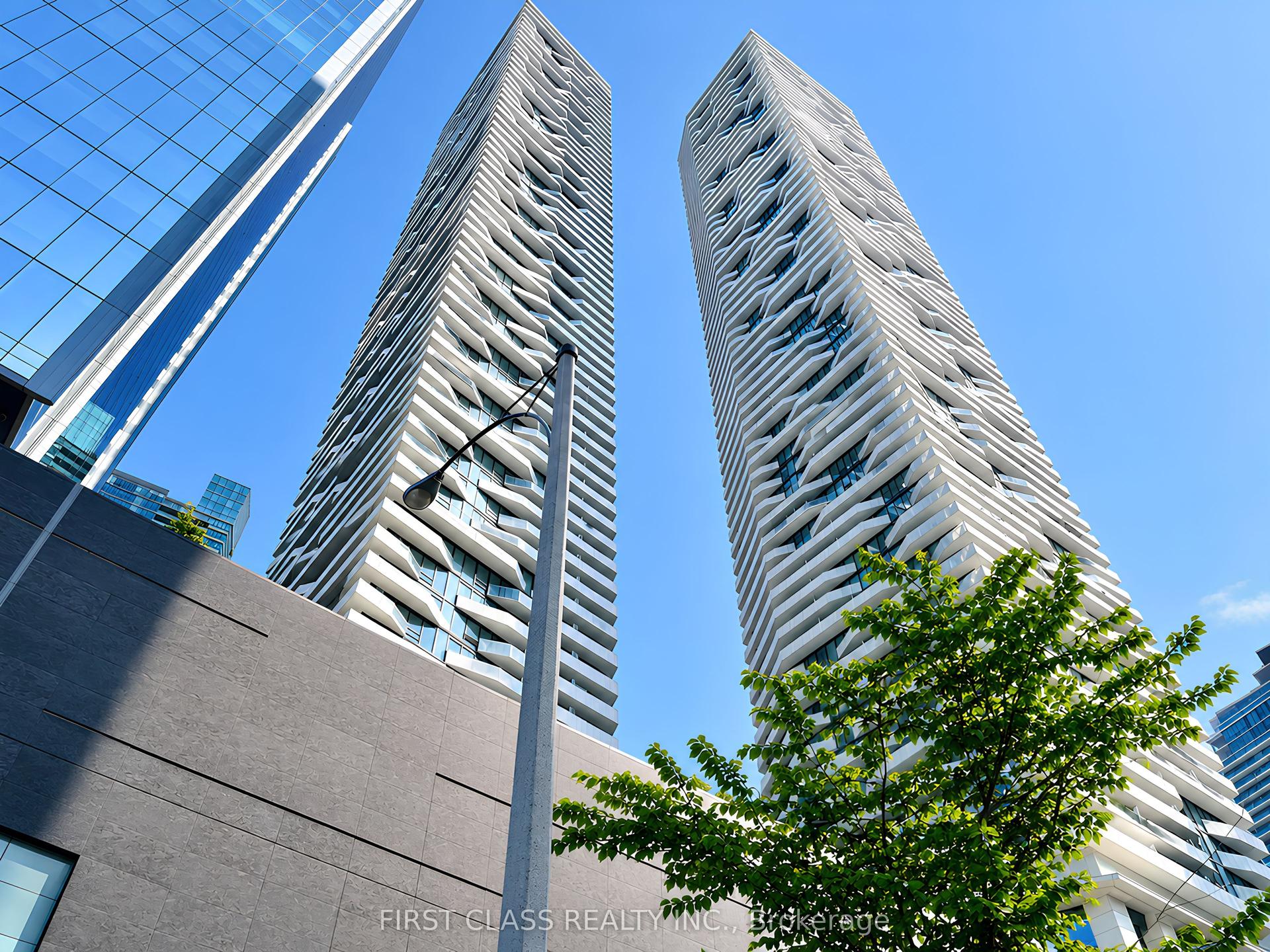 100 Harbour Street 3810 #3810, Toronto — Condo for lease, photo 1