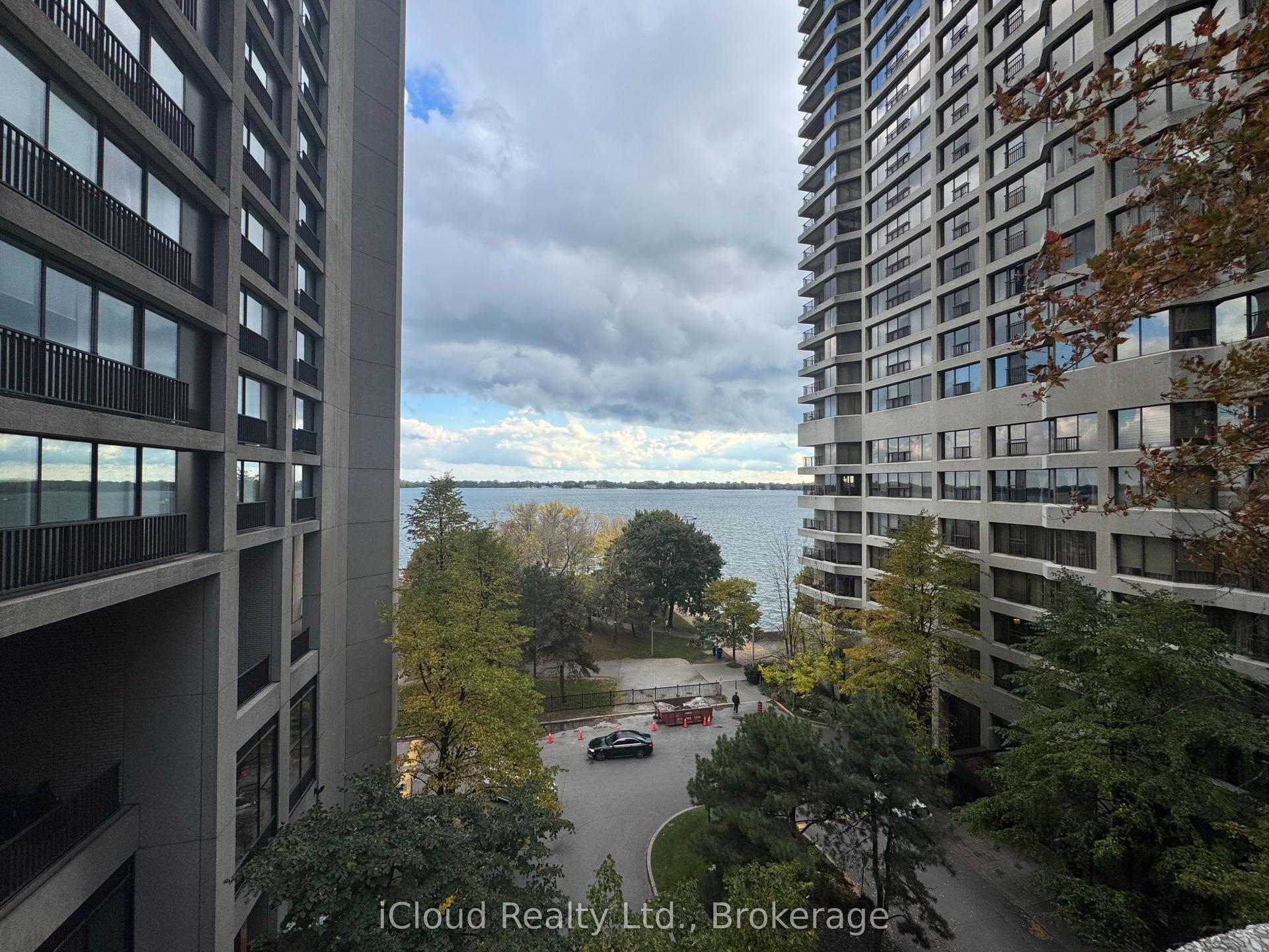 33 Harbour Square 2423 #2423, Toronto — Condo for lease, photo 1