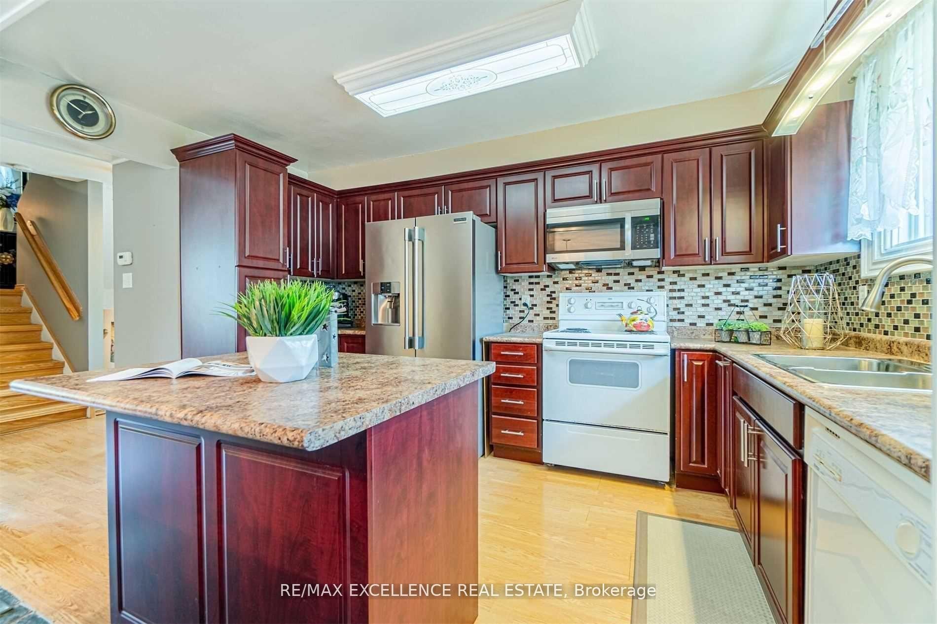 148 Ashton Crescent — photo 1