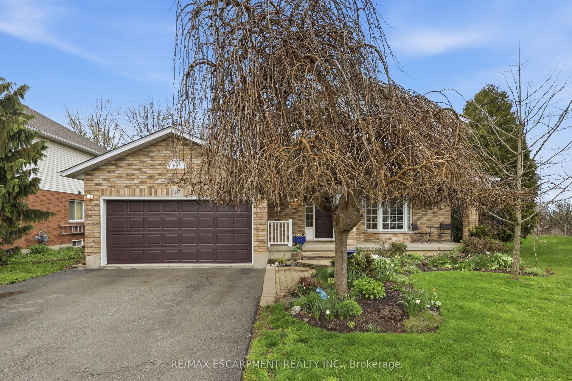 187 ALDERLEA Avenue — photo 1