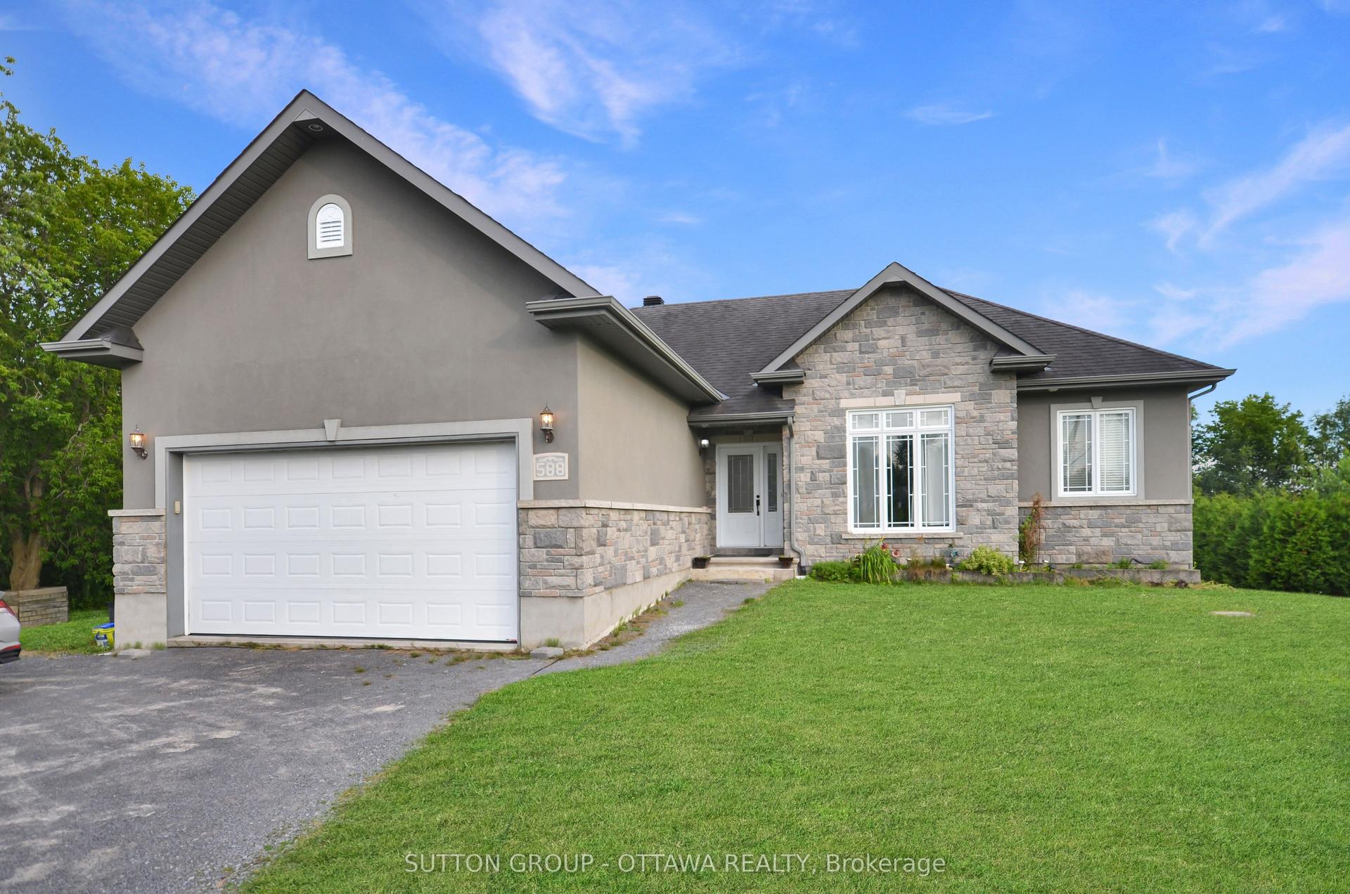 588 Russell Road, Clarence-Rockland — Detached for sale, photo 1