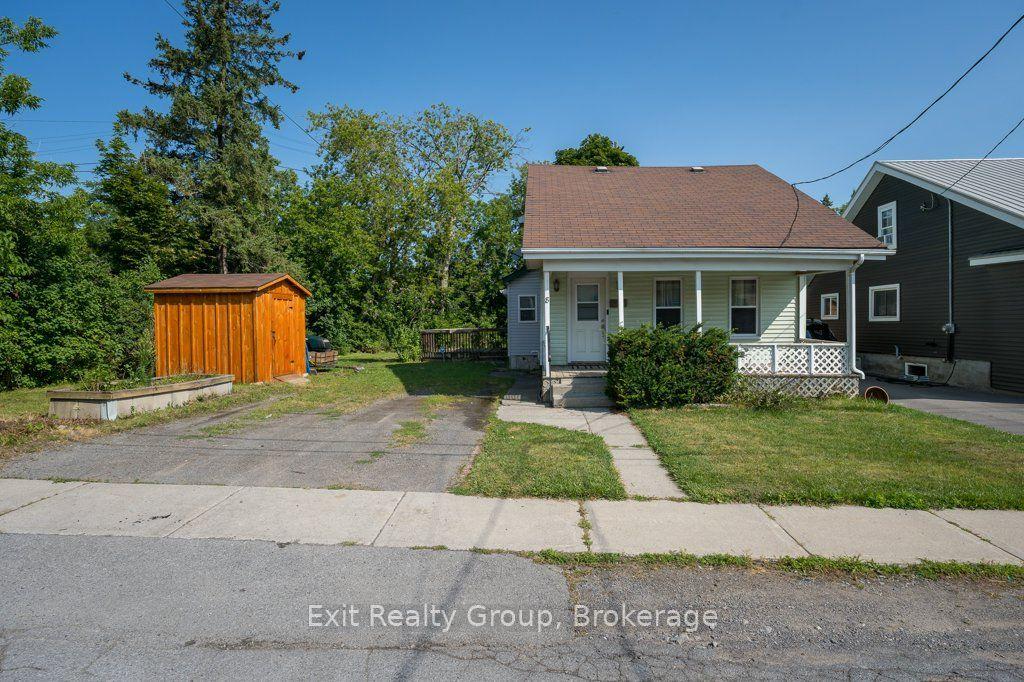 8 Ridley Street E, Belleville — Detached for sale, photo 1