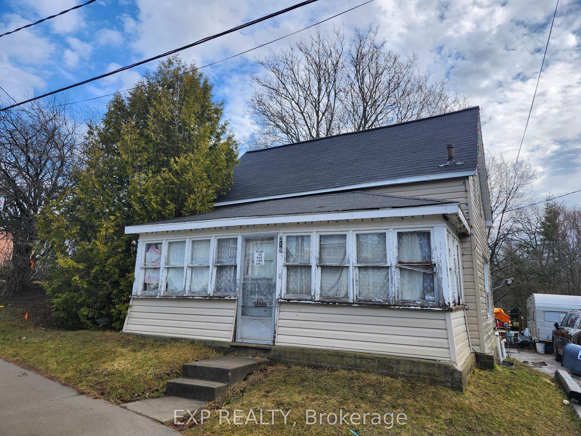 219 Bartholomew Street — photo 1